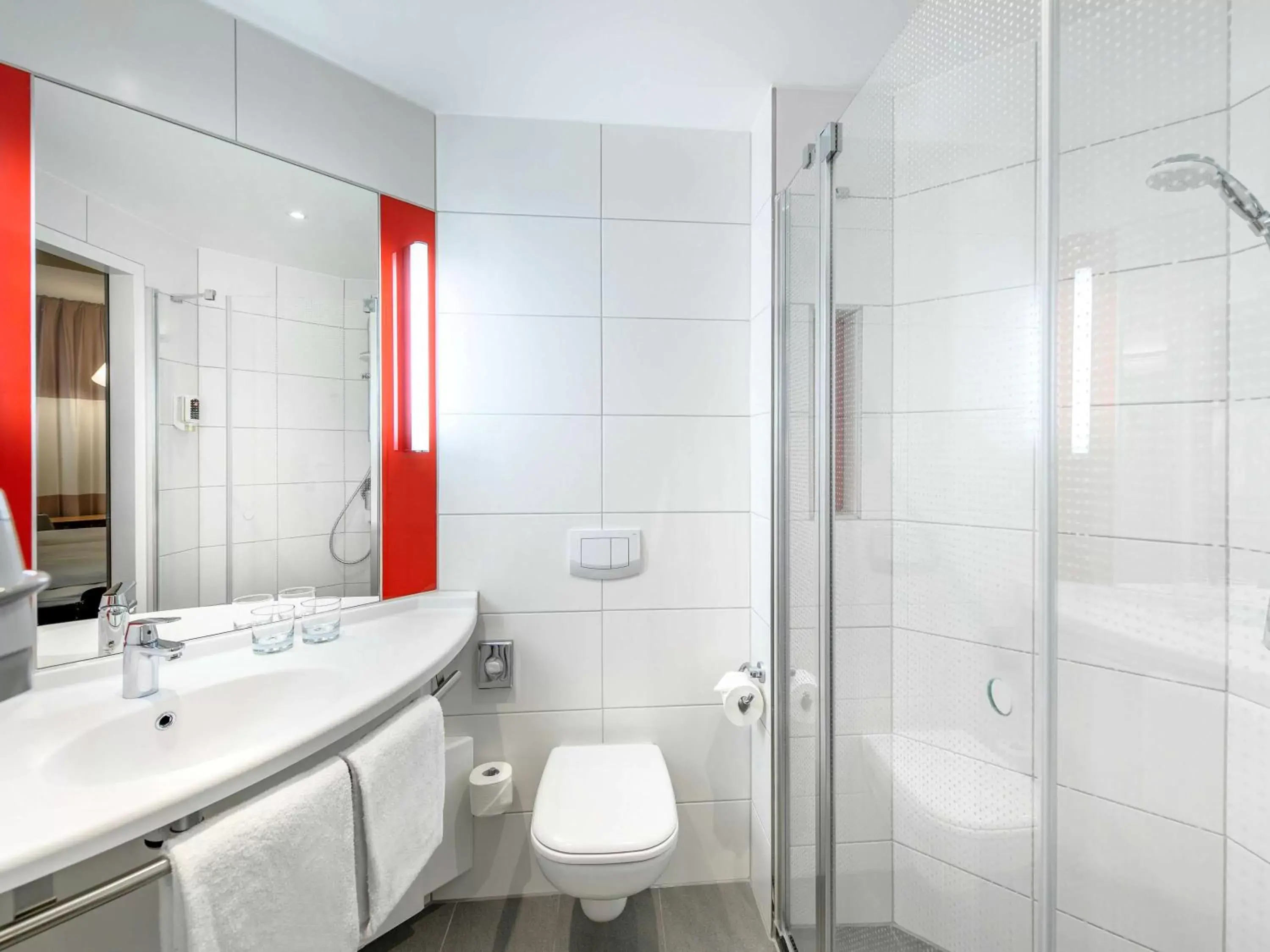 Photo of the whole room, Bathroom in ibis Landshut City