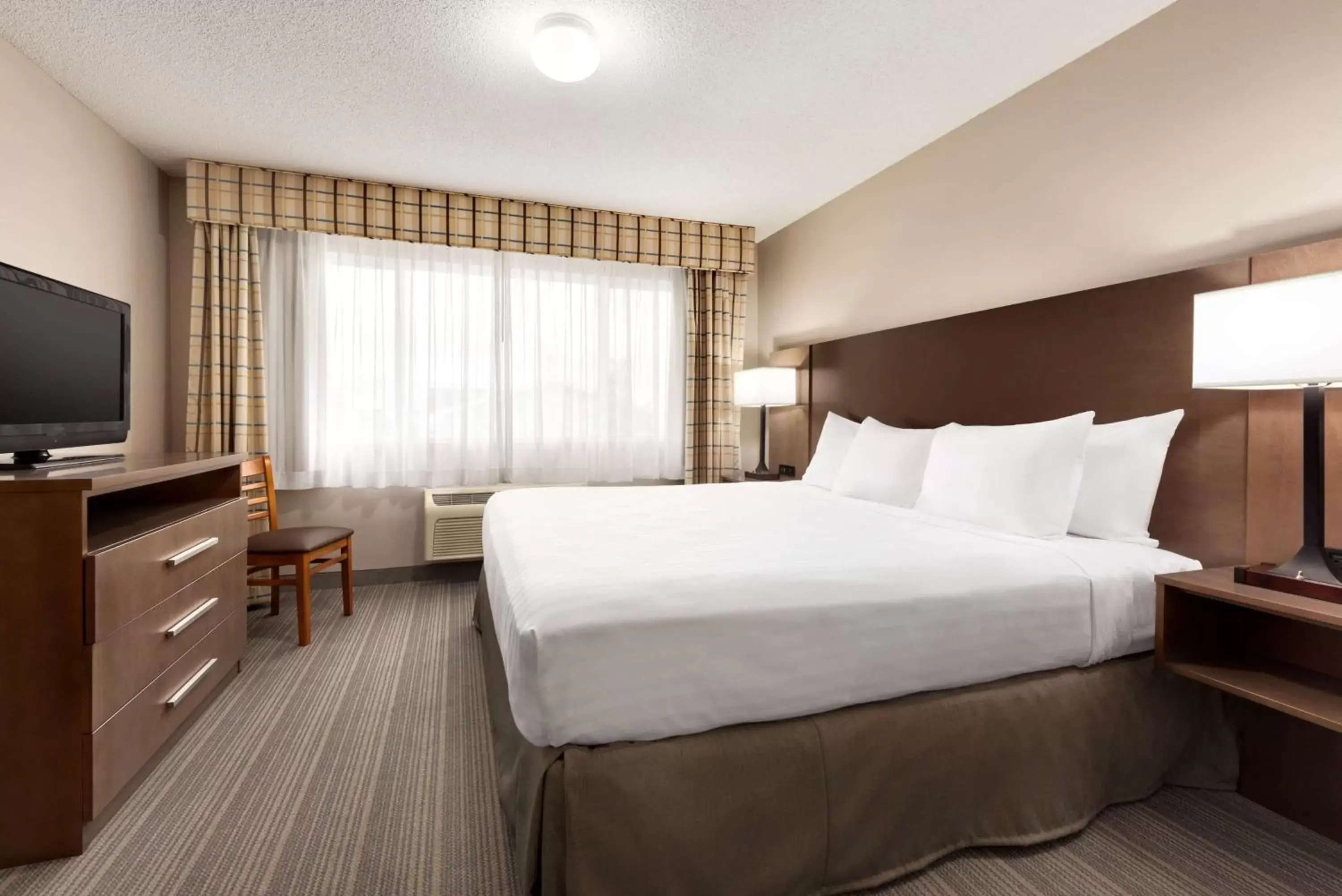 Photo of the whole room, Bed in Country Inn & Suites by Radisson, Baxter, MN