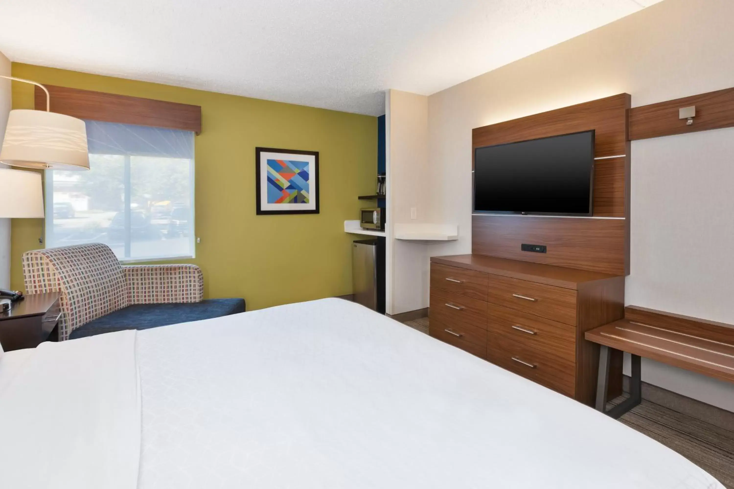 Photo of the whole room, Bed in Holiday Inn Express - Waldorf, an IHG Hotel
