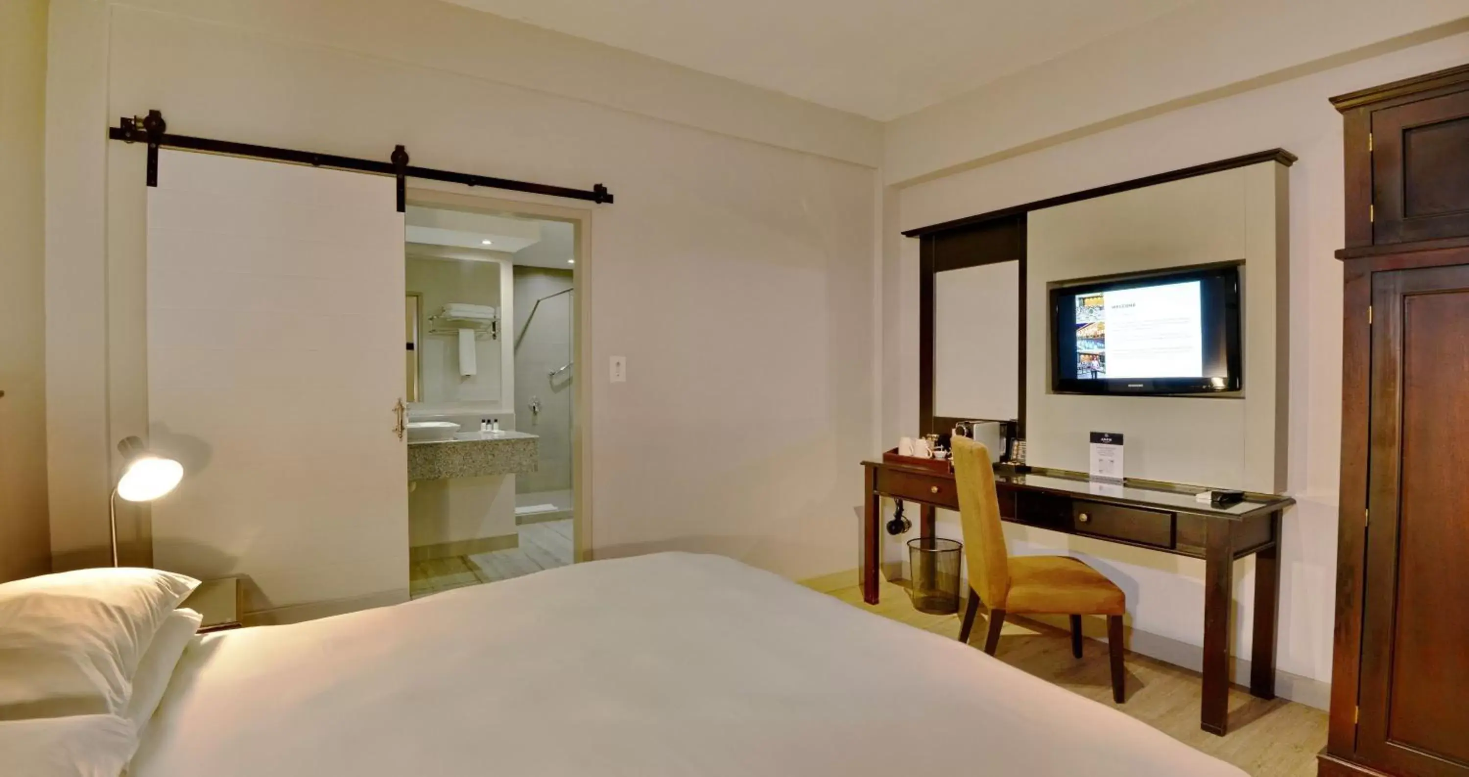 TV and multimedia, Bed in ANEW Hotel Capital Pretoria