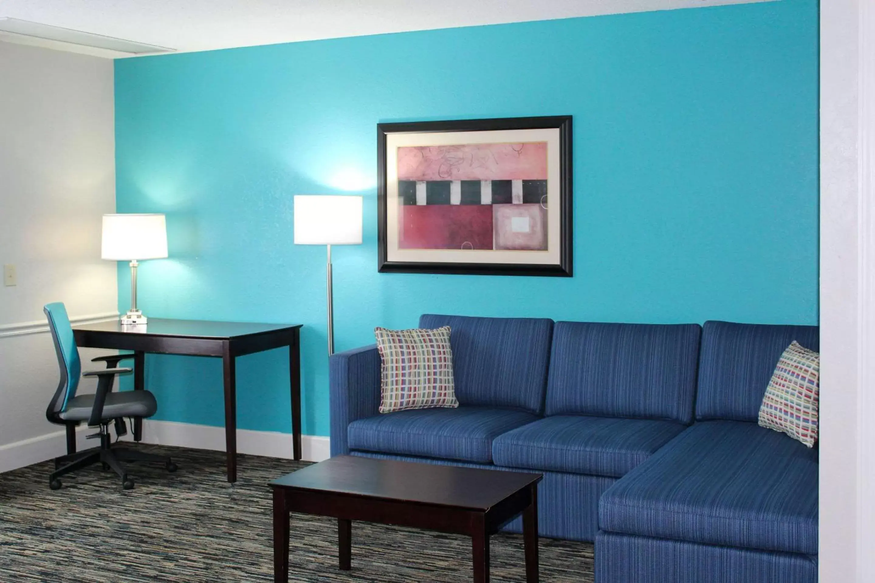 Bedroom, Seating Area in Quality Inn Crossville Near Cumberland Mountain State Park