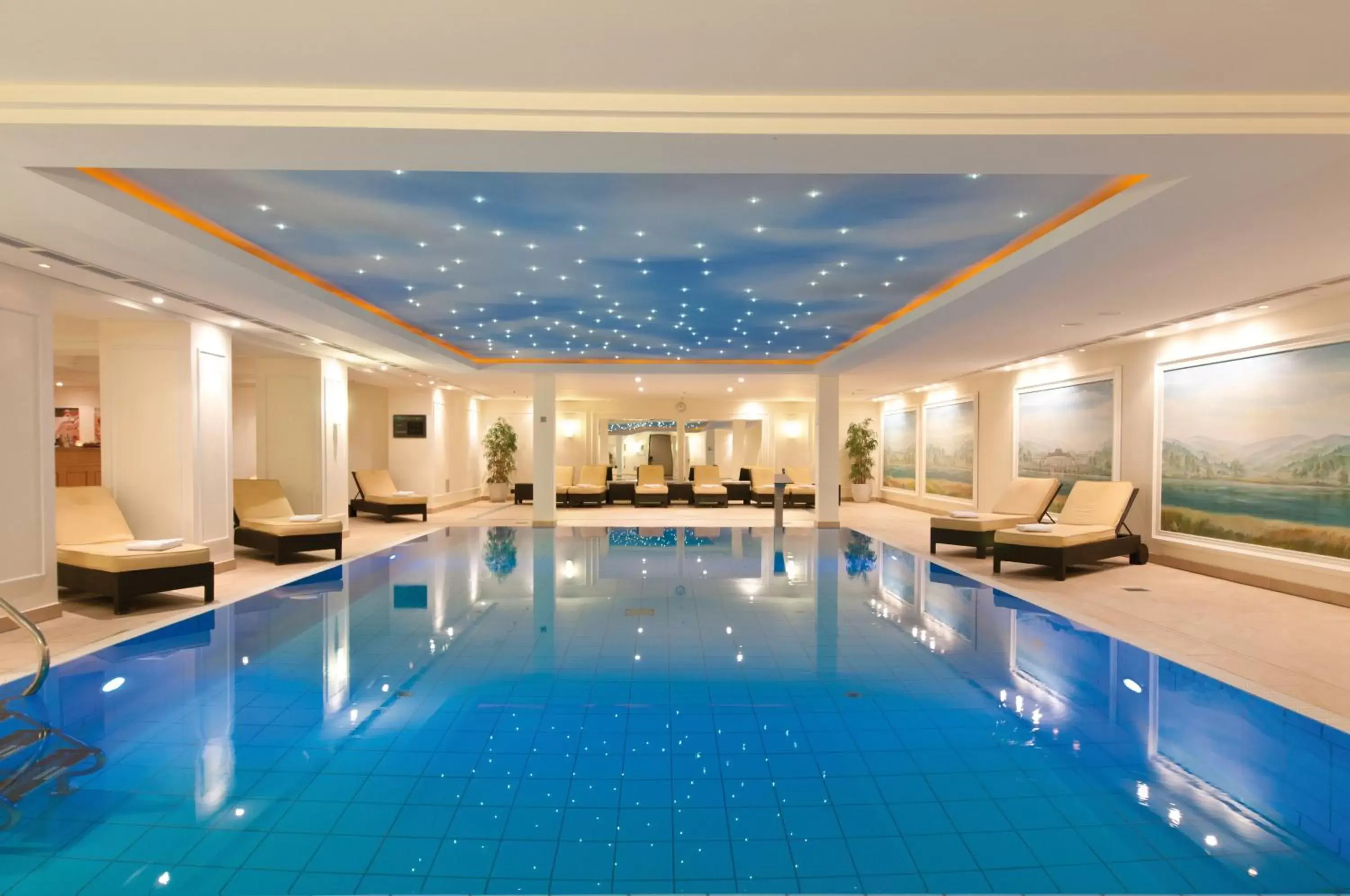 Spa and wellness centre/facilities, Swimming Pool in Maritim Hotel Dresden