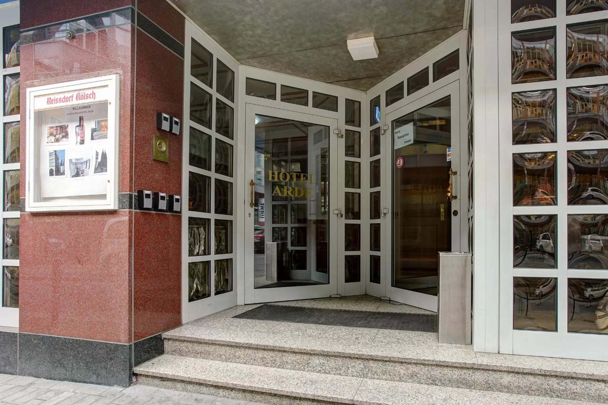 Facade/entrance in Hotel Arde Köln Zentrum
