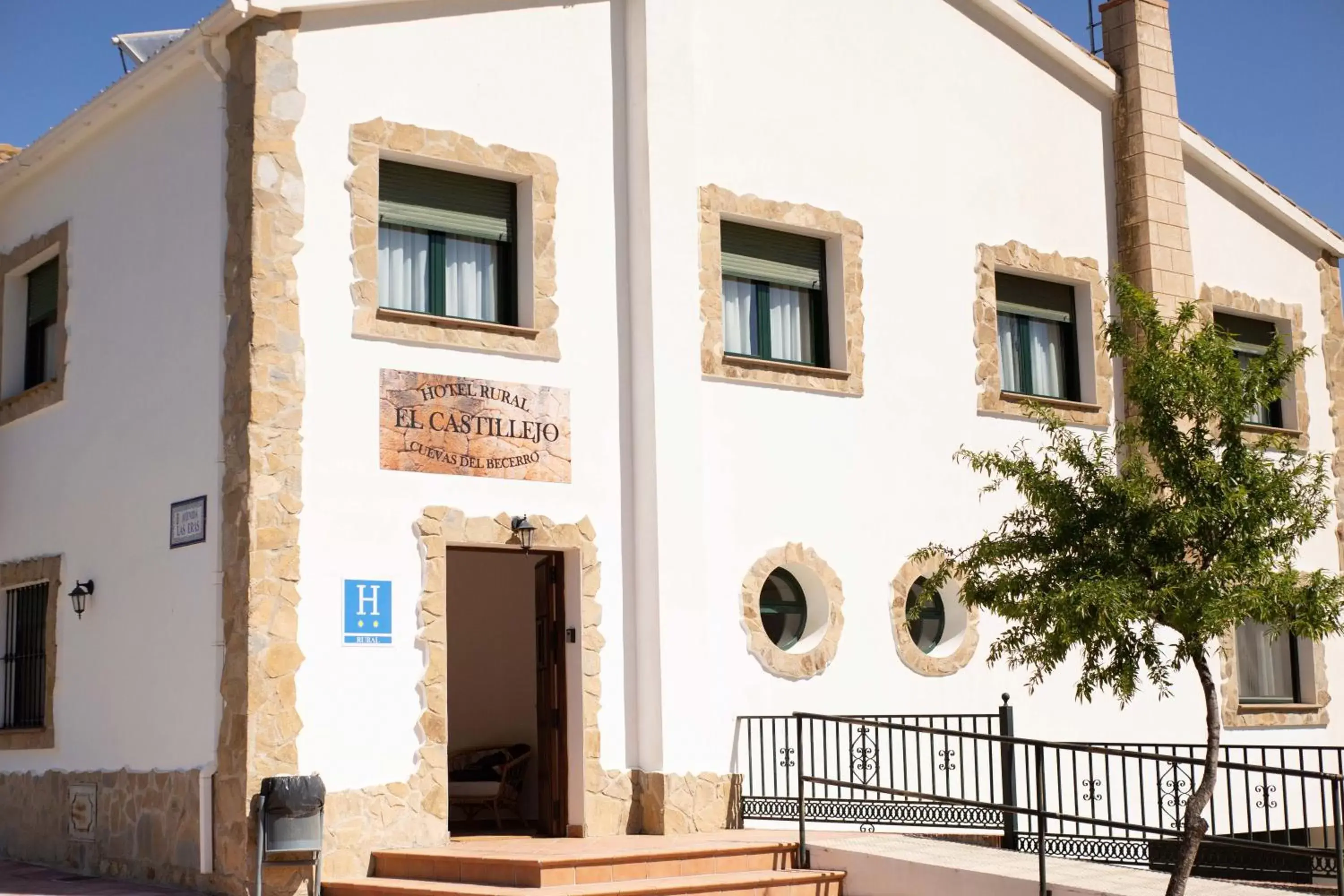 Facade/entrance, Property Building in Hotel Rural El Castillejo