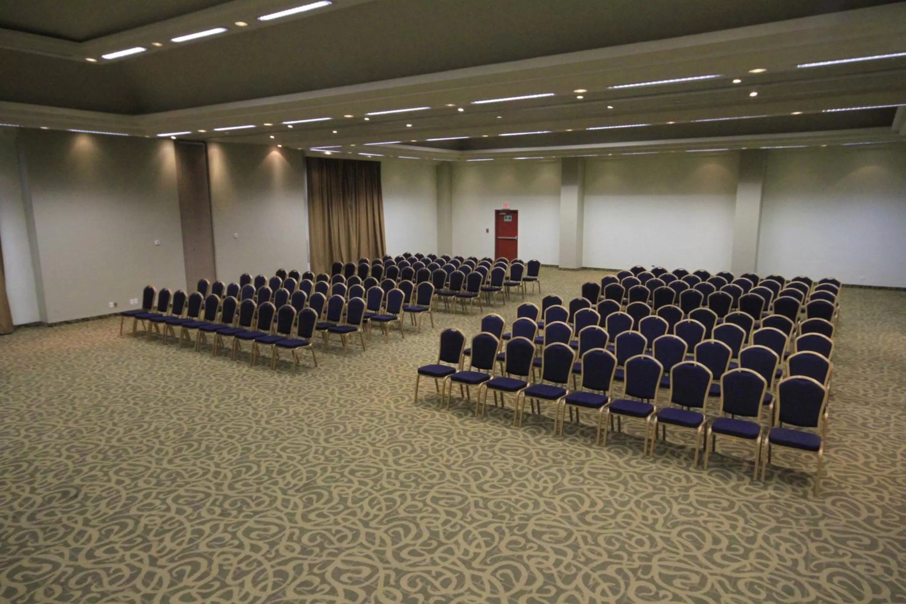 Meeting/conference room in Crowne Plaza Monterrey Aeropuerto by IHG