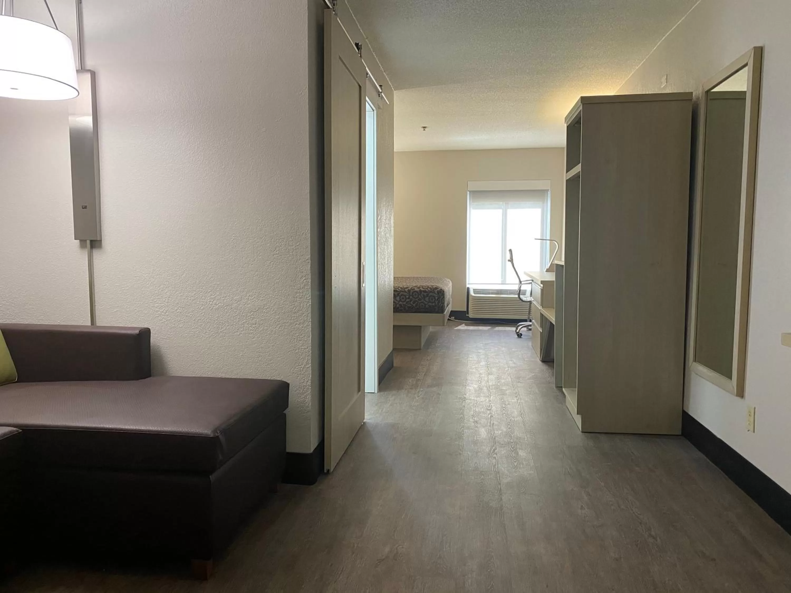 Living room, Bed in Days Inn & Suites by Wyndham Peachtree Corners Norcross