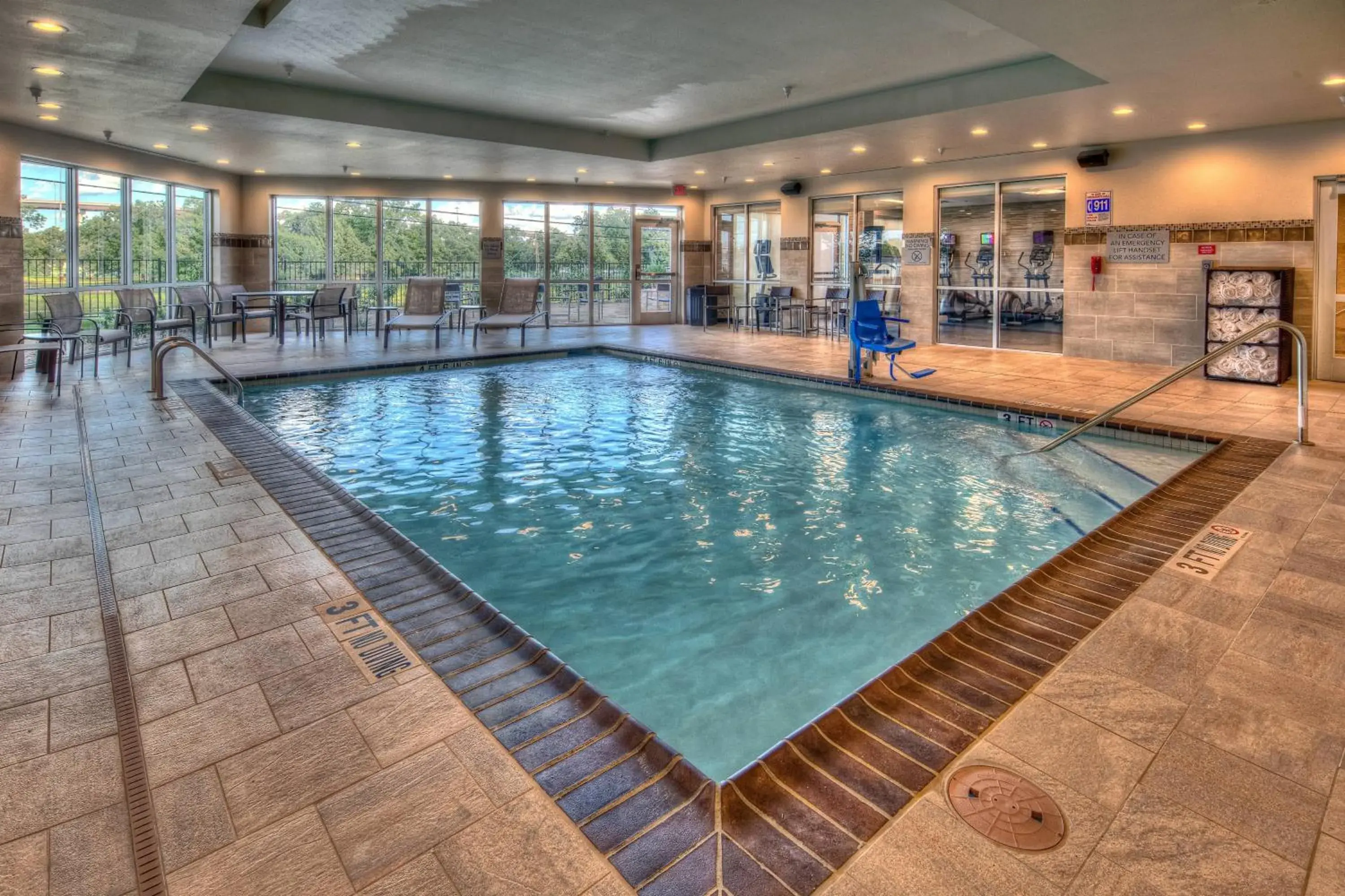 Swimming Pool in Courtyard Austin by Marriott Northwest/Lakeline