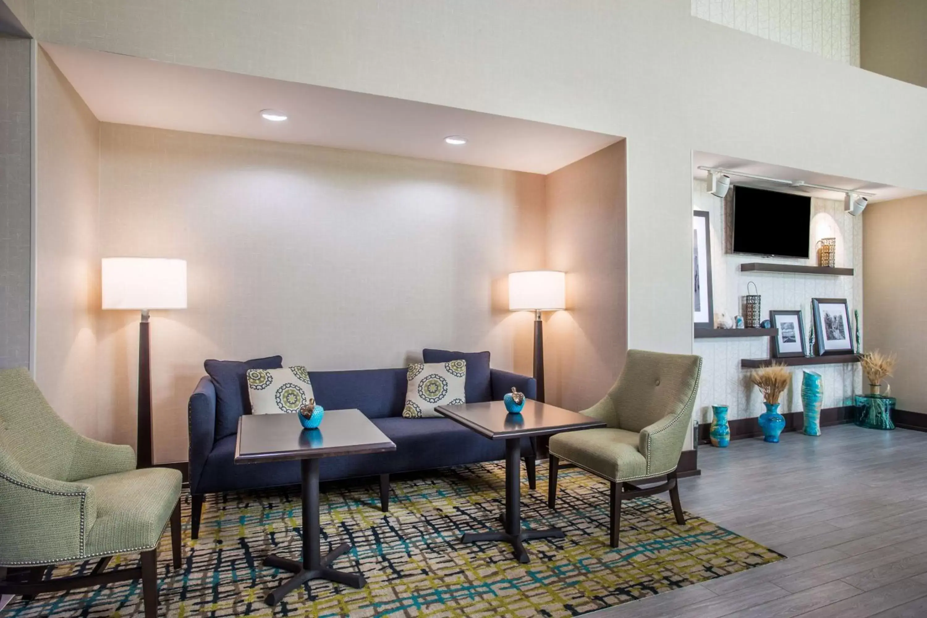 Lobby or reception, Seating Area in Hampton Inn & Suites Yonkers - Westchester