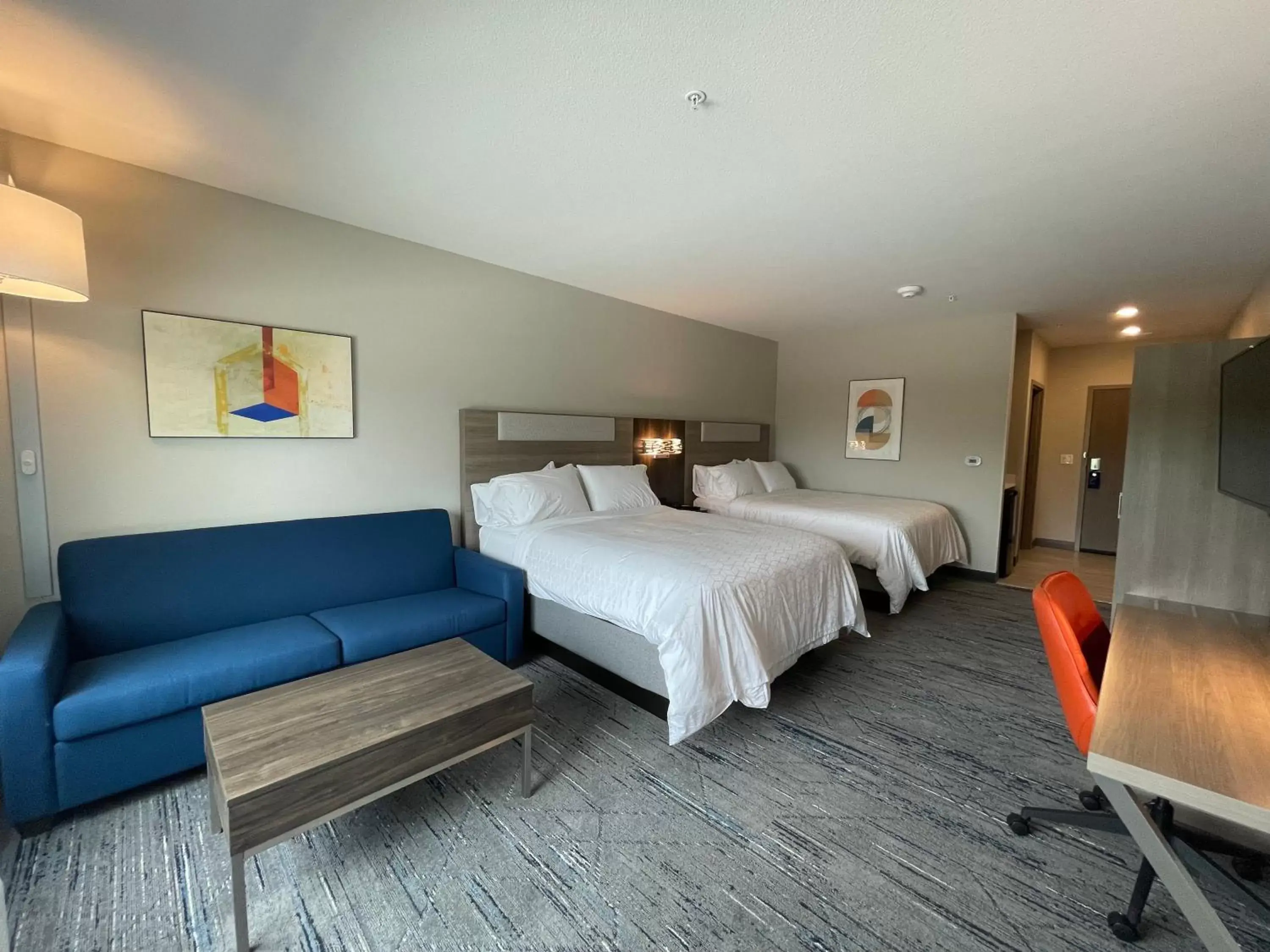 Photo of the whole room, Bed in Holiday Inn Express & Suites - Ft. Smith - Airport, an IHG Hotel