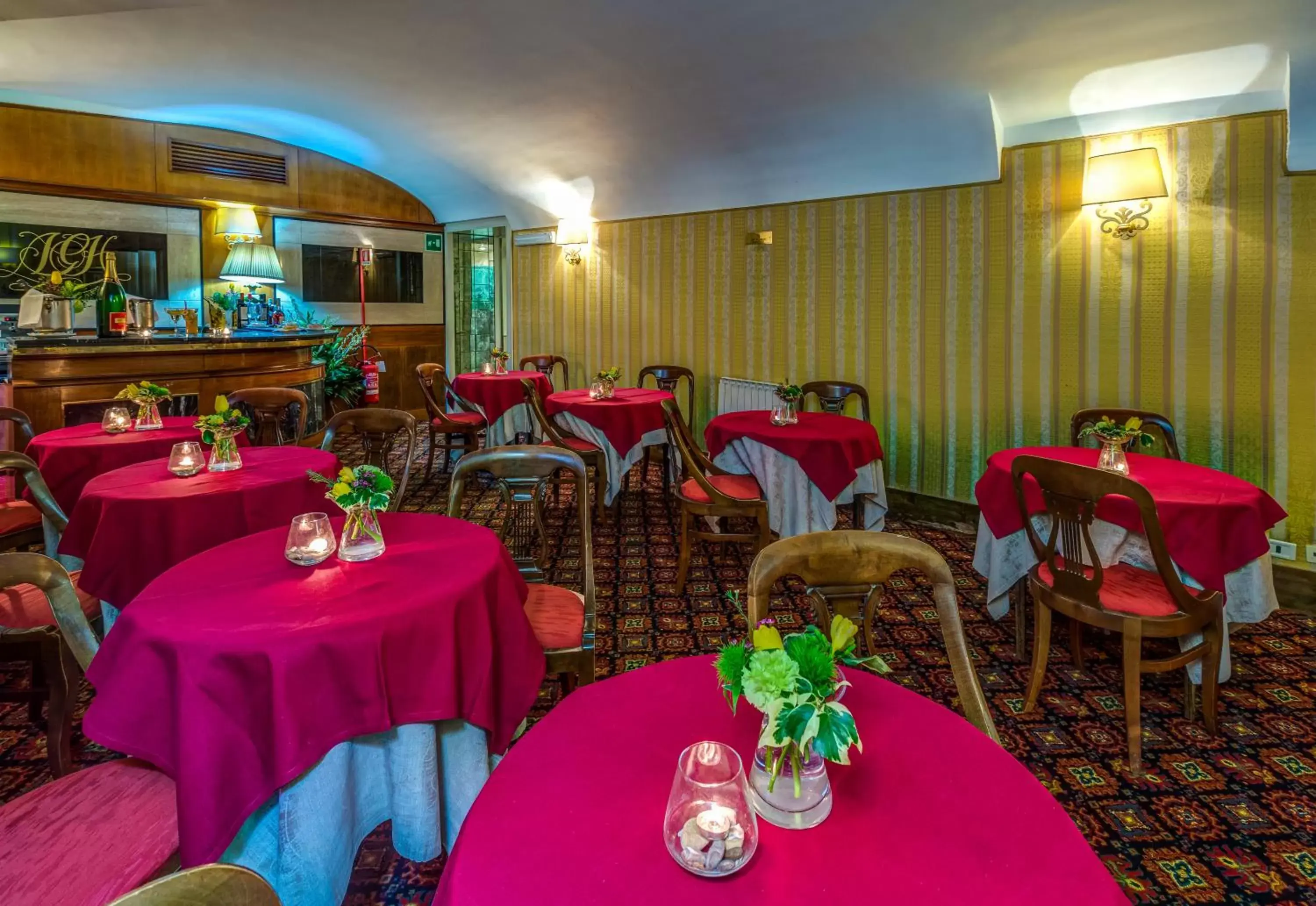Lounge or bar, Restaurant/Places to Eat in Atlante Garden Hotel