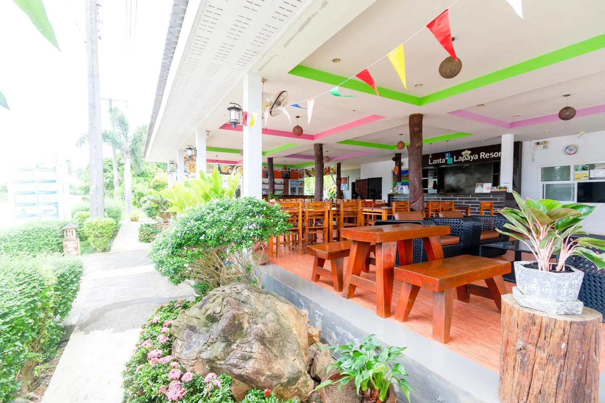 Restaurant/places to eat in Lanta Lapaya Resort