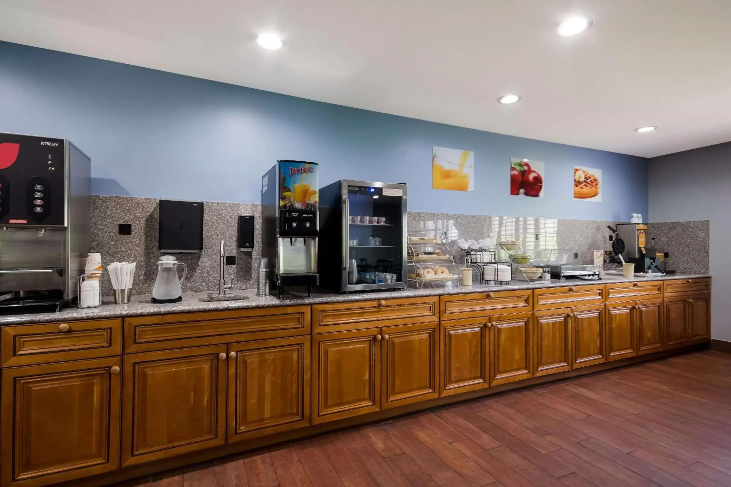 Breakfast in Quality Inn & Suites Oklahoma City North Breakfast in Quality Inn & Suites Oklahoma City North