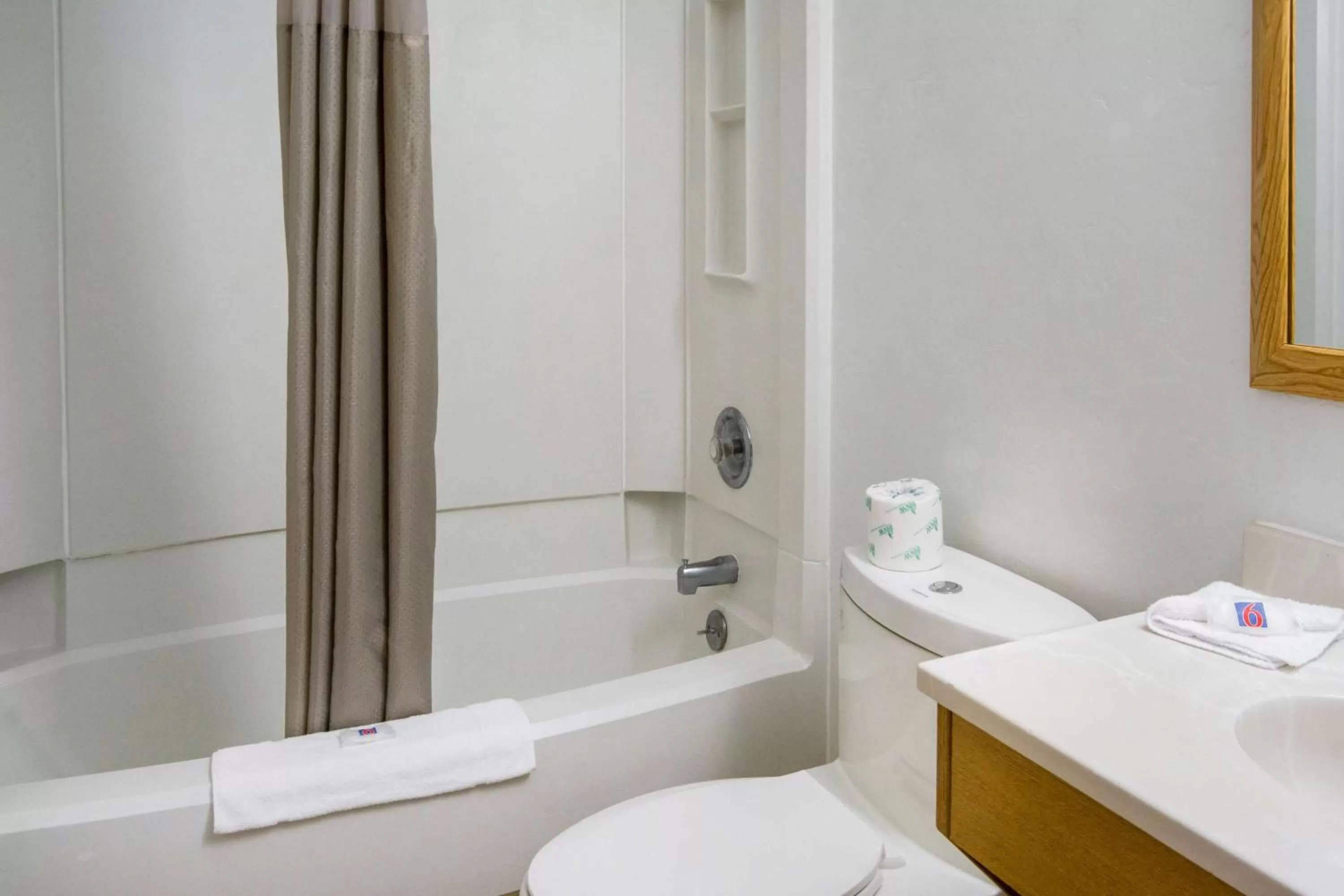 Toilet in Motel 6-Wilsonville, OR - Portland