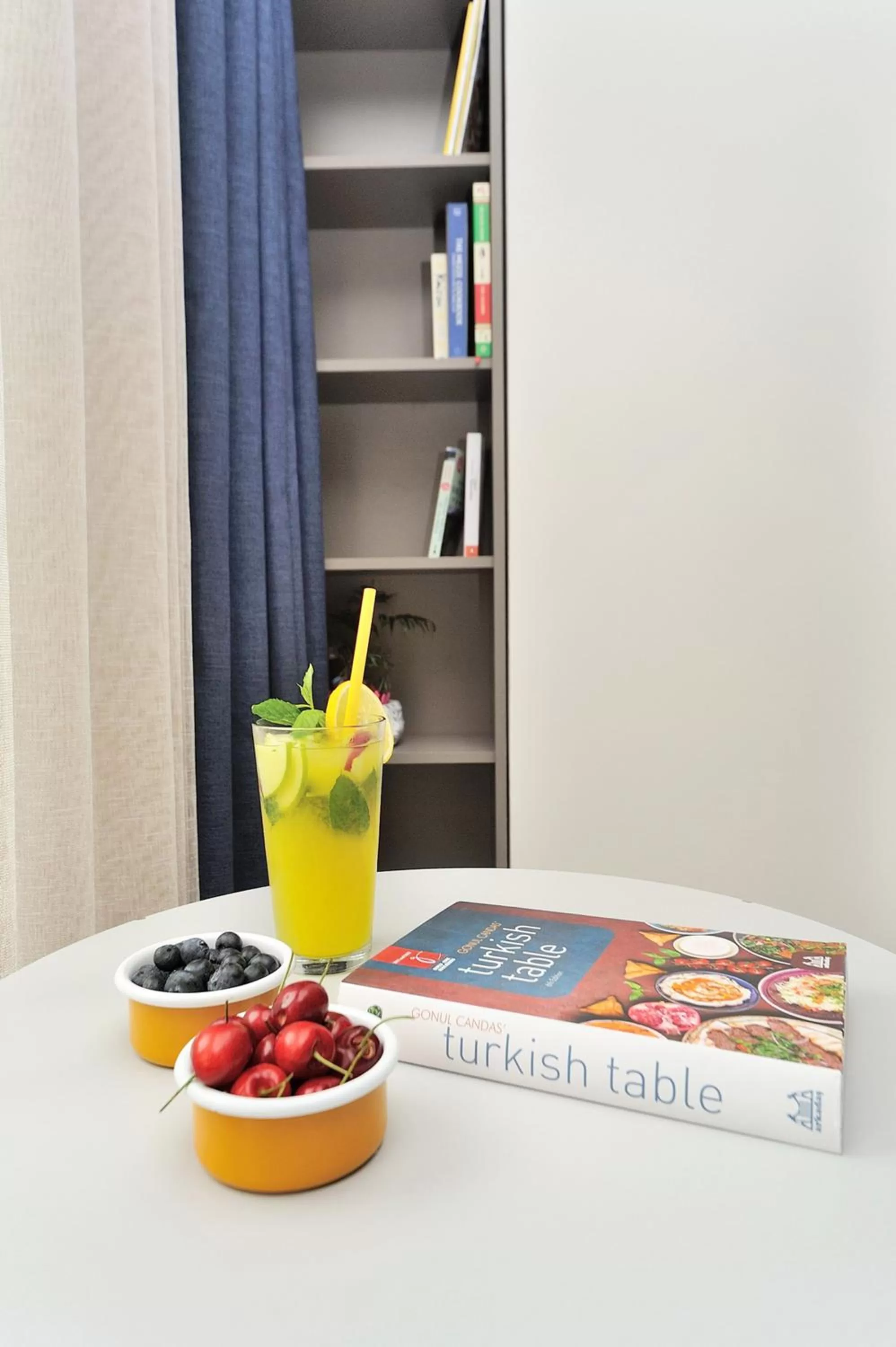 Library in Stayso by Cloud7 Hotels