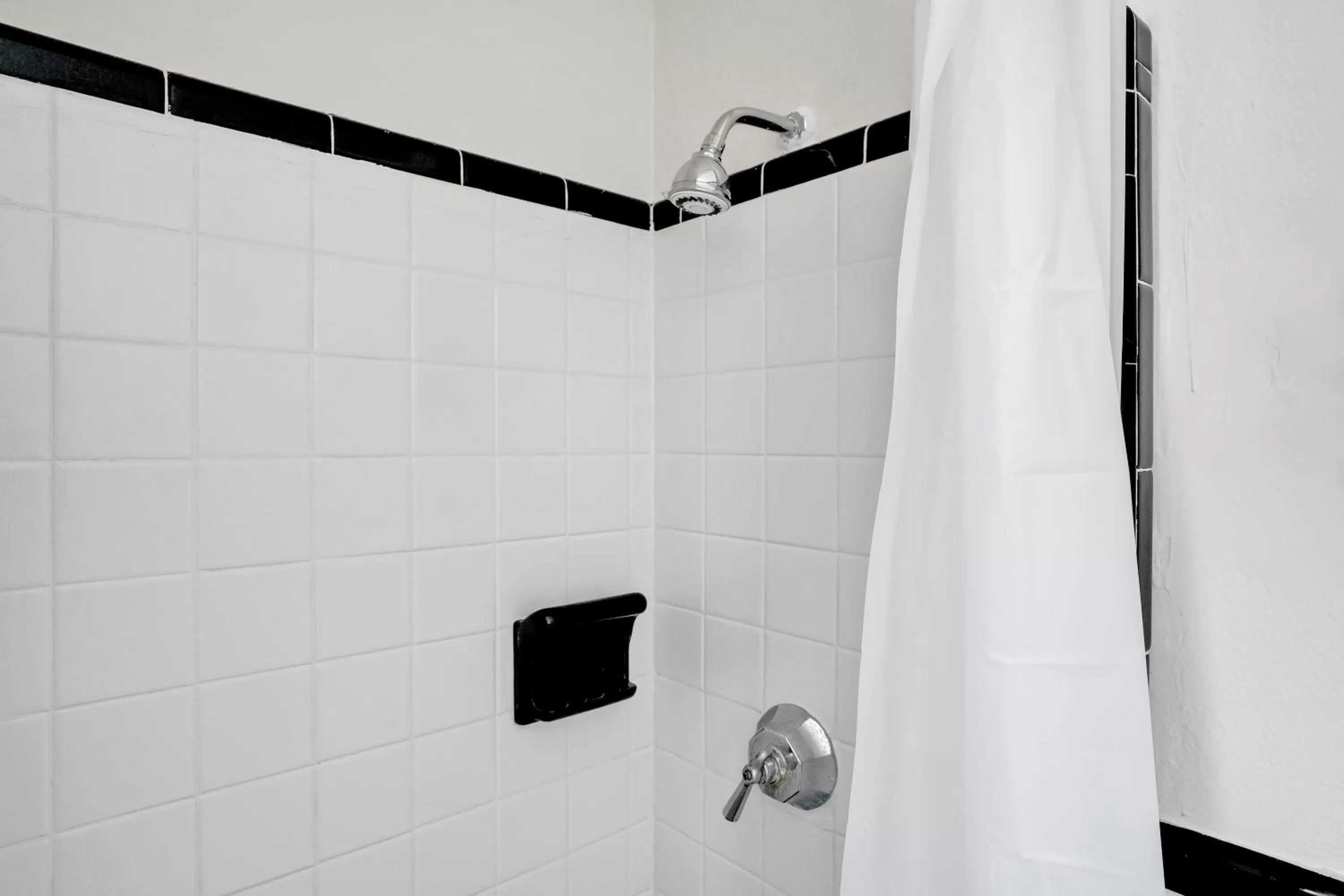 Shower in The Starlite Inn