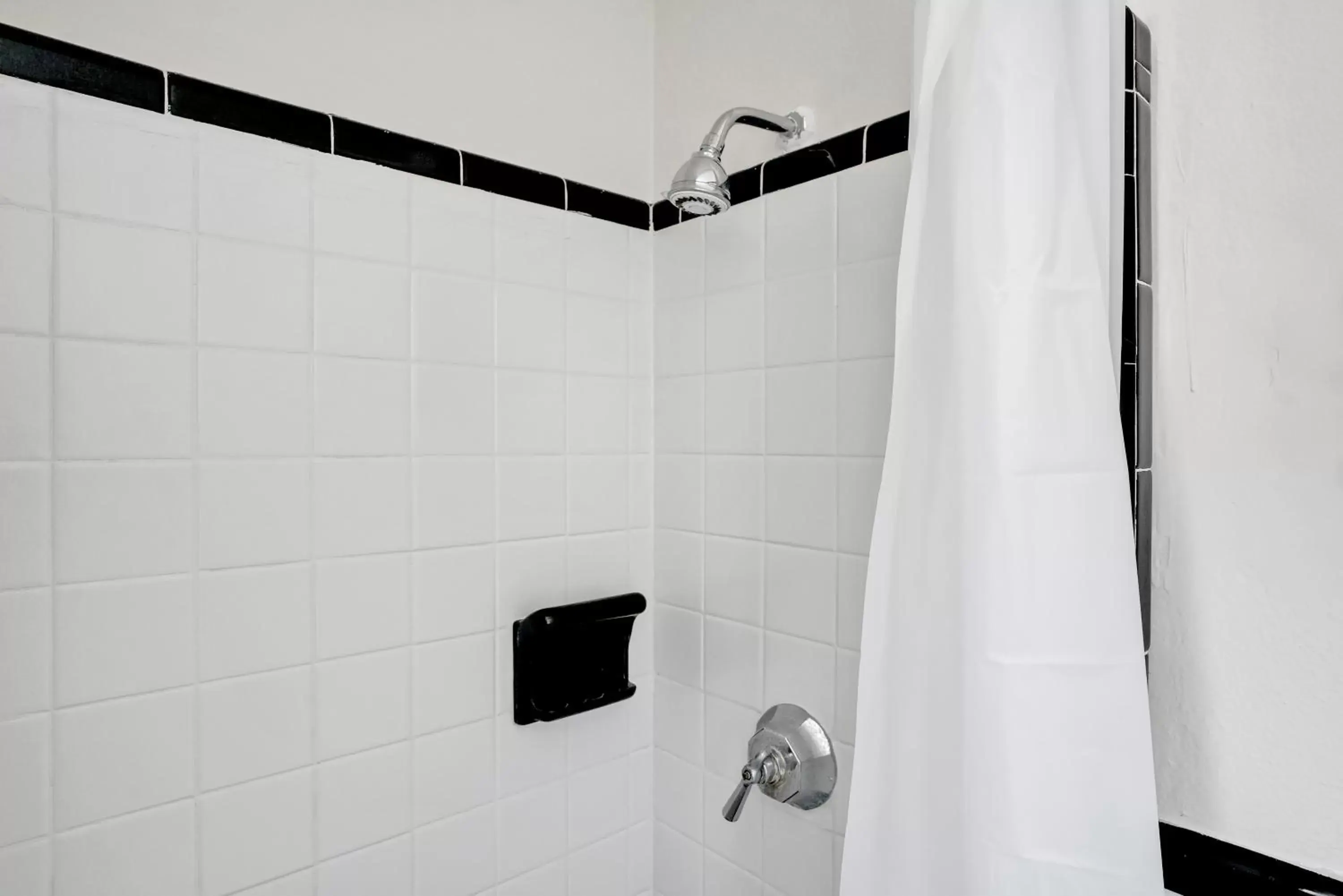 Shower, Bathroom in The Starlite Inn