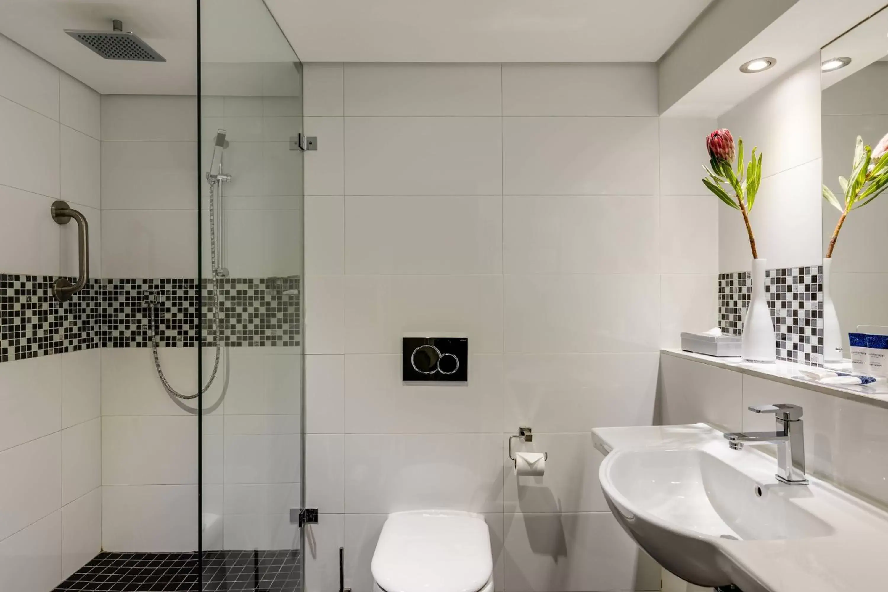 Bathroom in Protea Hotel by Marriott Knysna Quays