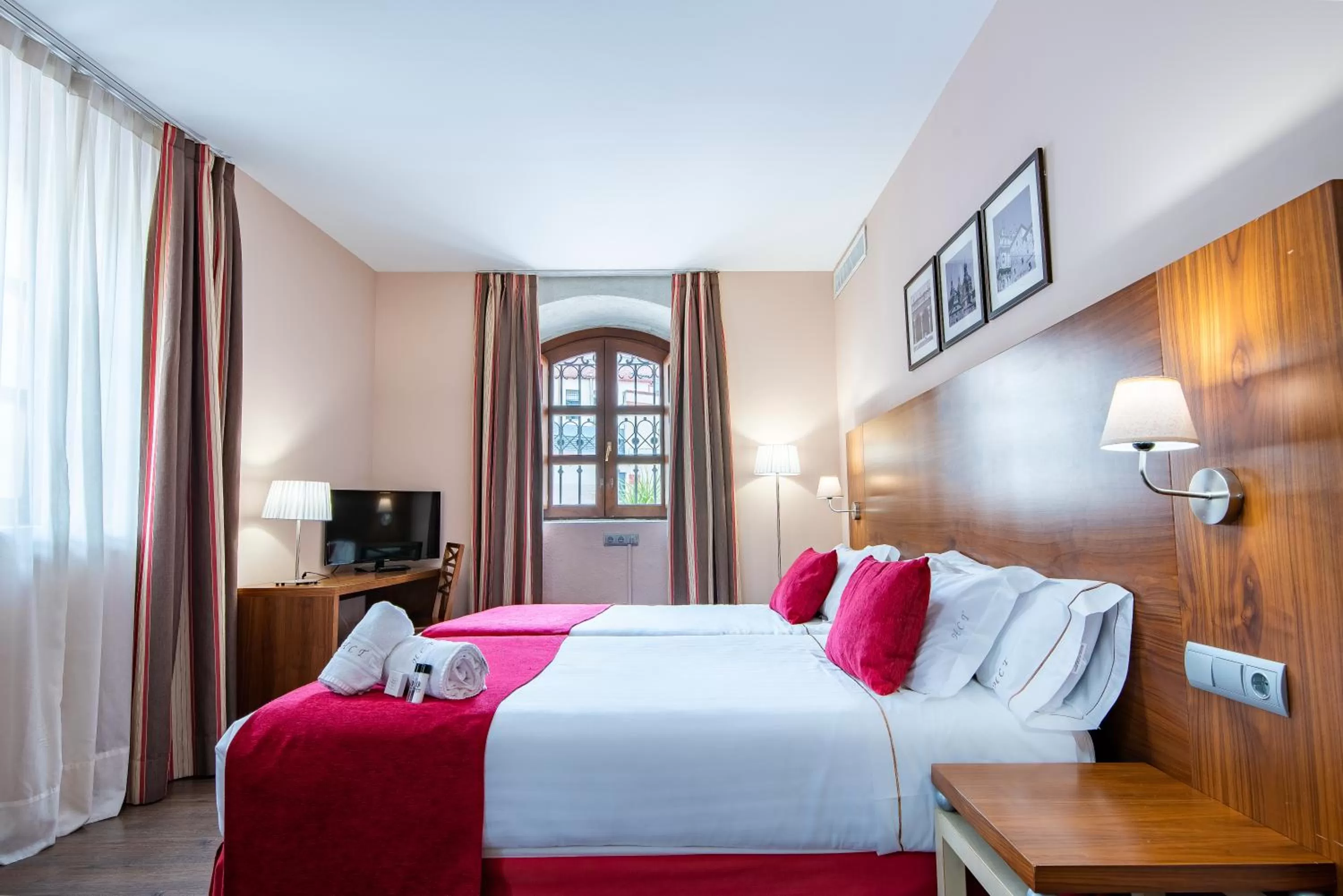 Photo of the whole room, Bed in Hospedium Hotel Casino Del Tormes