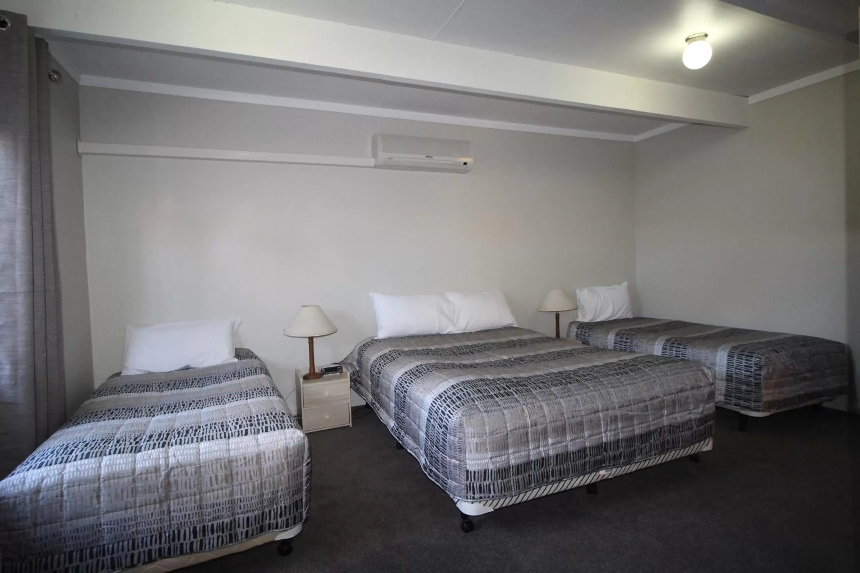 Bed in Cobram Colonial Motor Inn