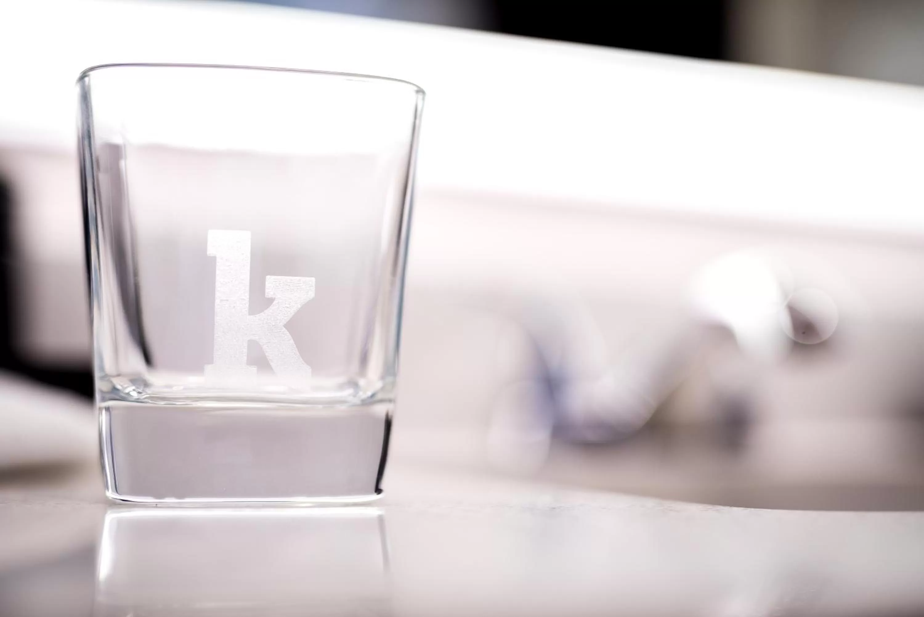 Bathroom, Bed in The Kartrite Resort and Indoor Waterpark