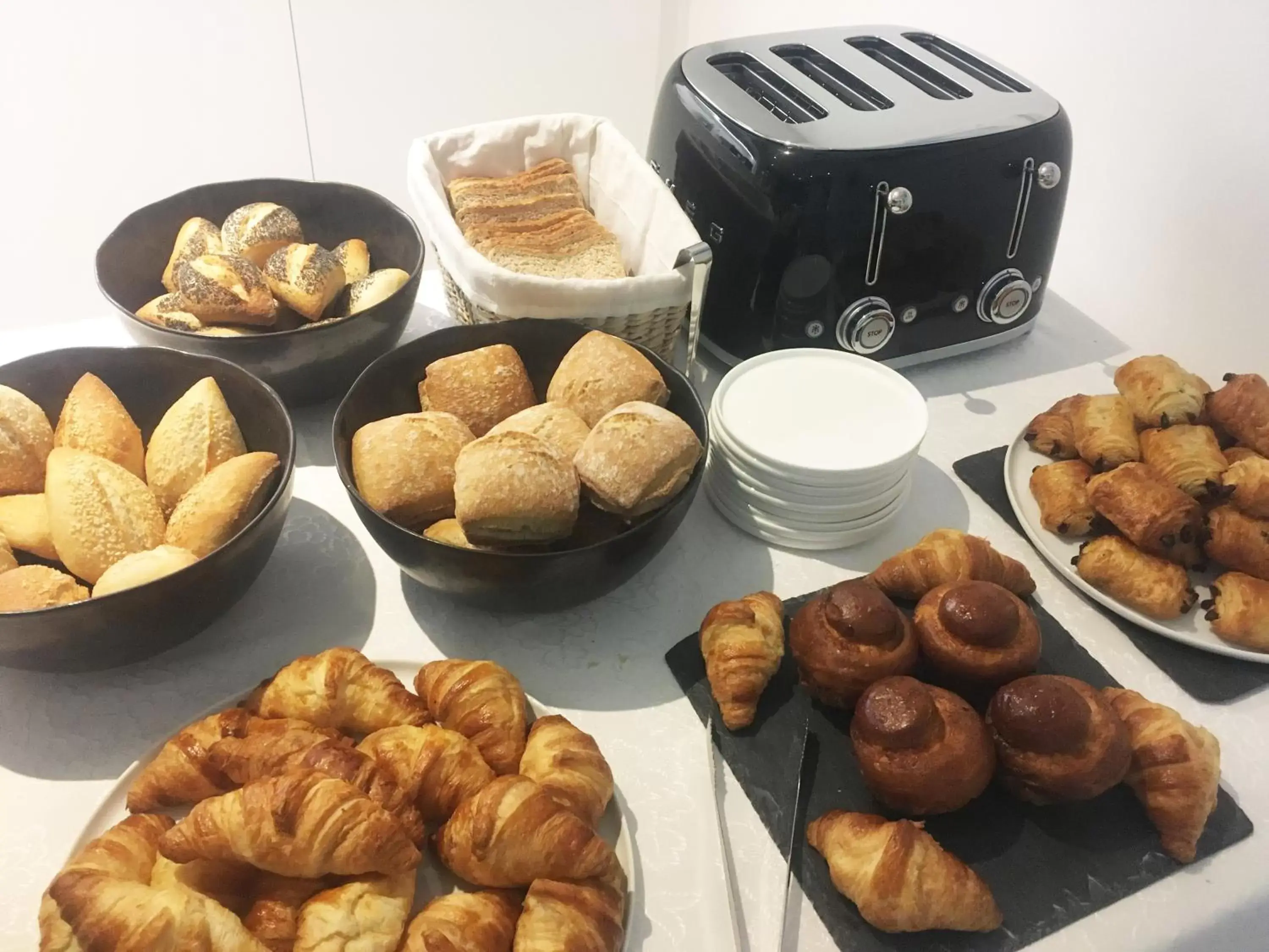 Buffet breakfast, Breakfast in Le B Complexe Hôtel