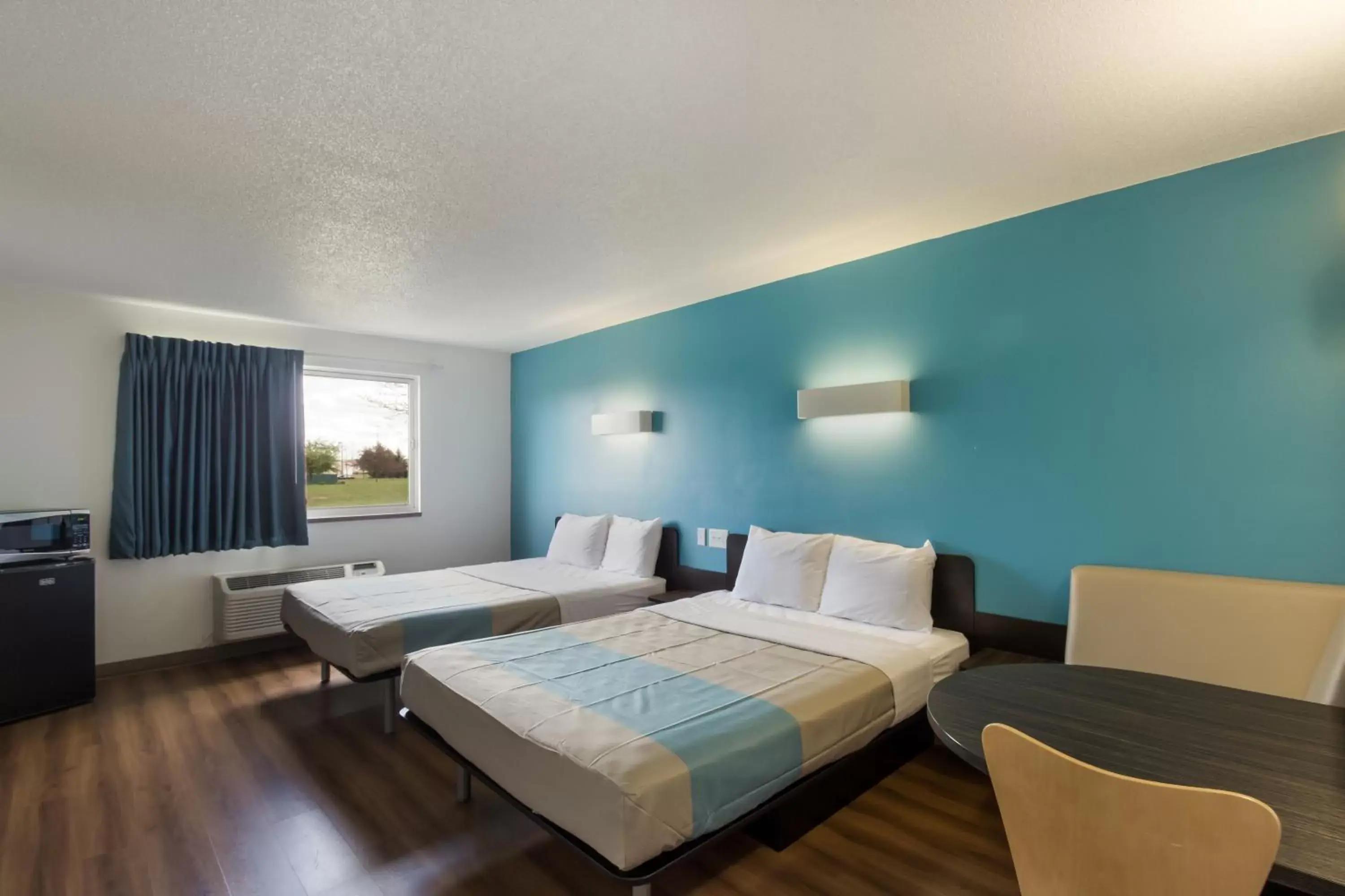 Bedroom, Bed in Motel 6-Rothschild, WI