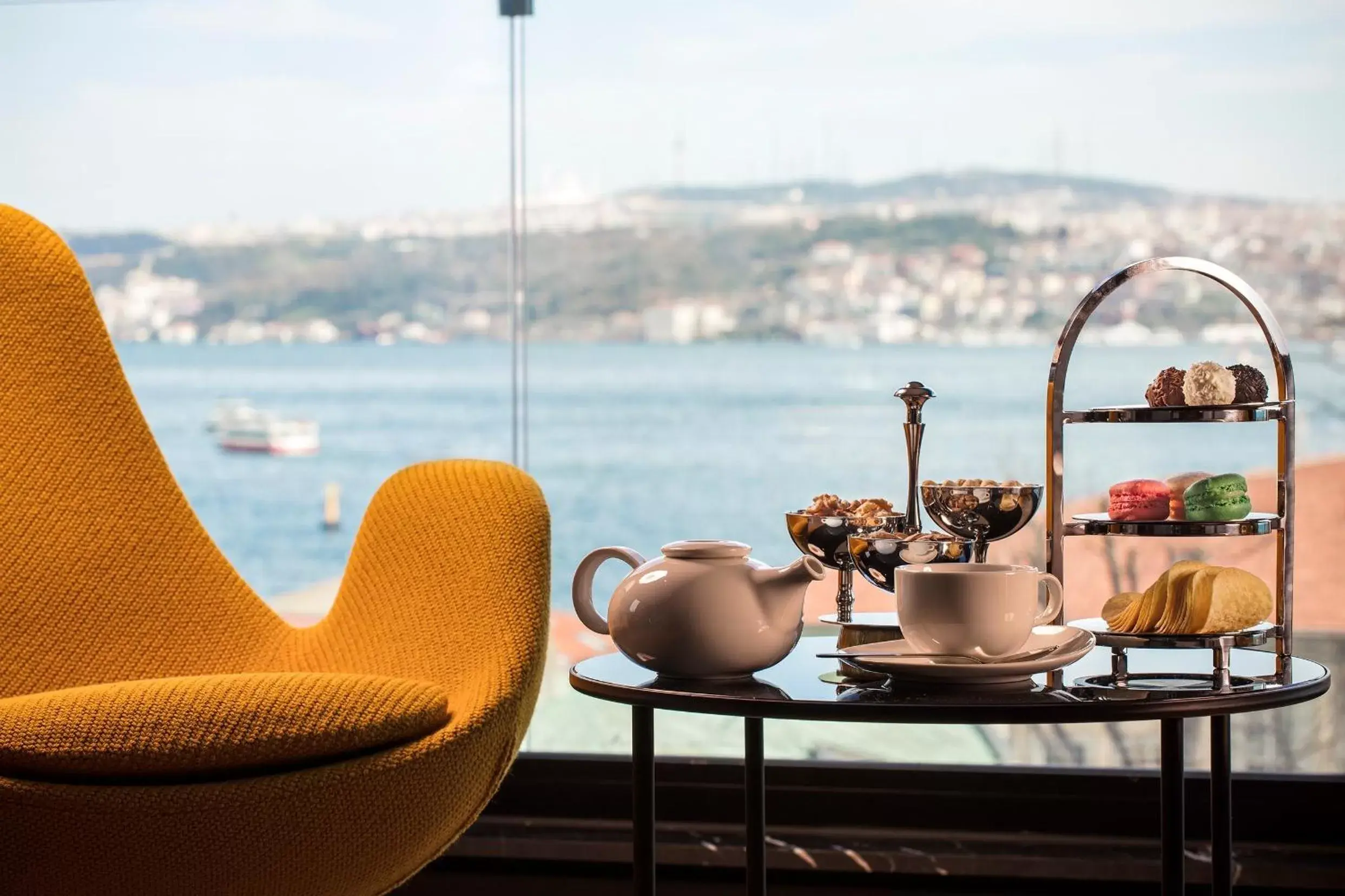 Food and drinks in Metropolitan Hotels Bosphorus
