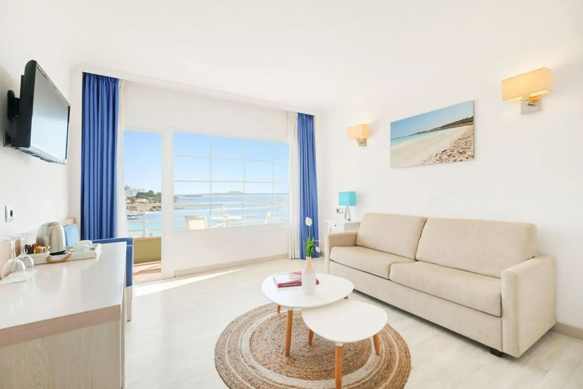 TV and multimedia, Seating Area in Hotel Agua Beach