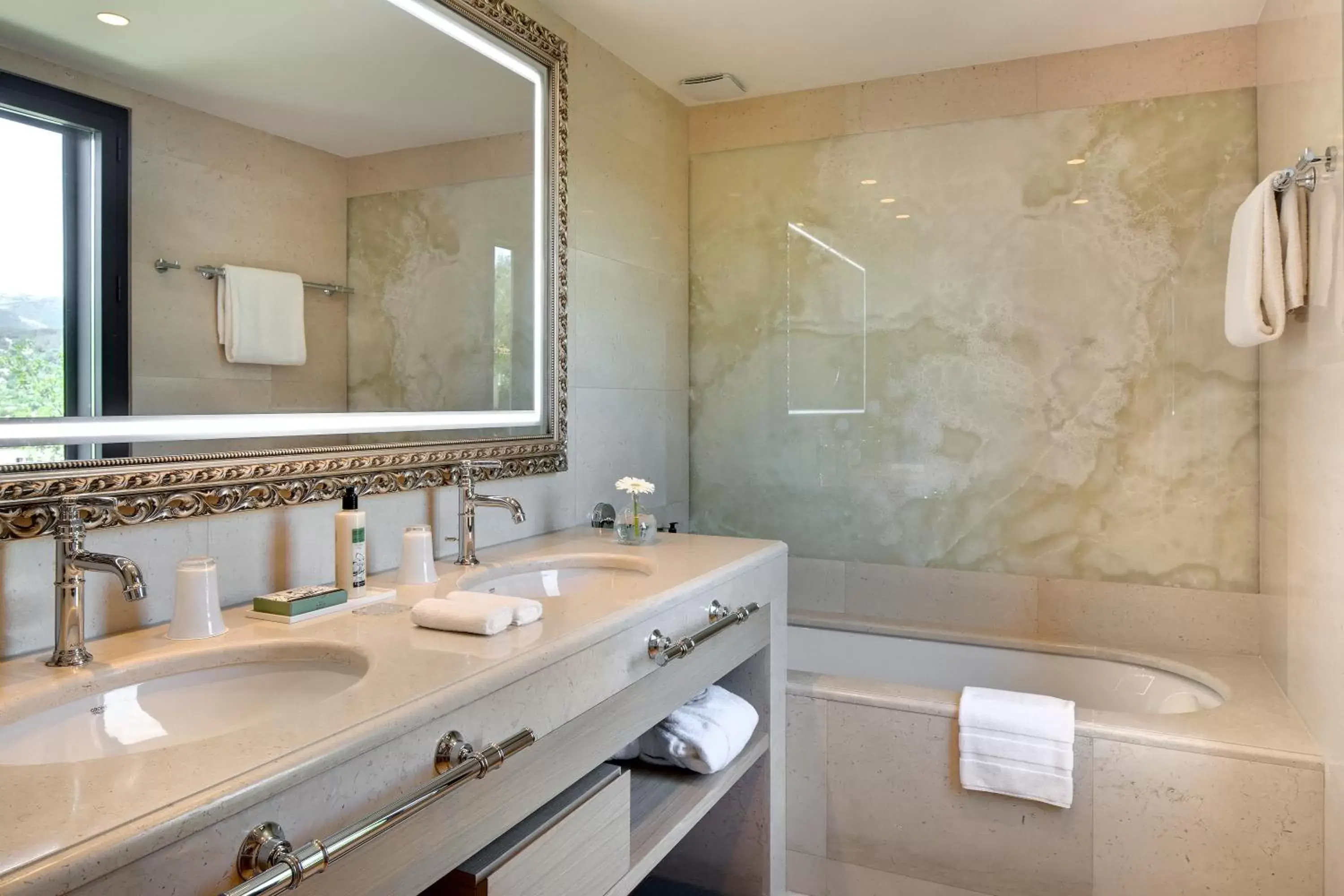 Prestige Deluxe Room in Domaine du Mas De Pierre Prestige Deluxe Room in Domaine du Mas De Pierre