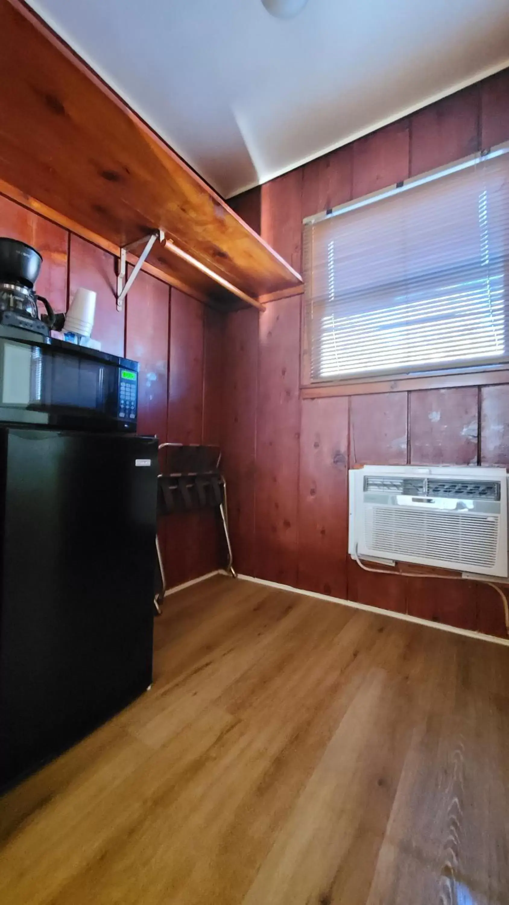 Kitchen/Kitchenette in Kernville Inn