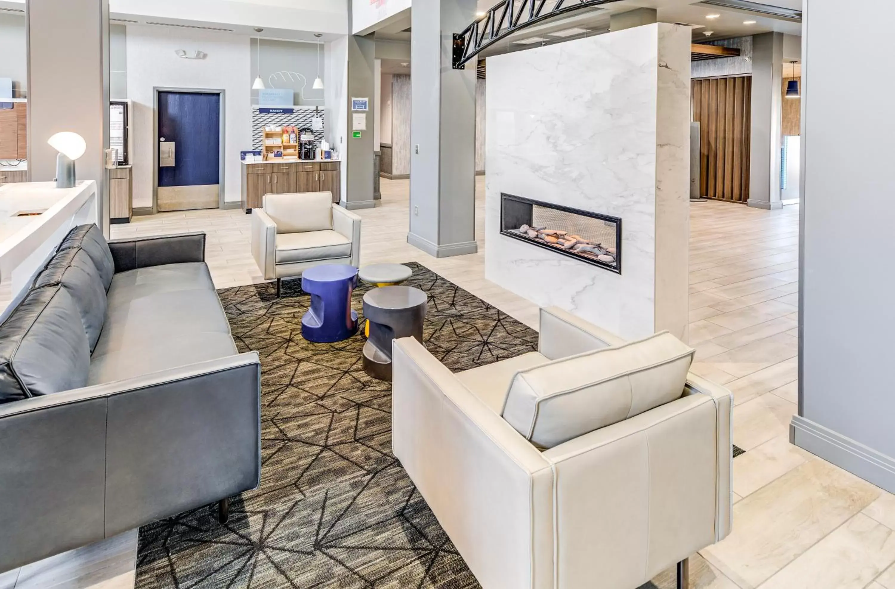 Lobby or reception, Seating Area in Holiday Inn Express Hotel & Suites Ohio State University- OSU Medical Center, an IHG Hotel