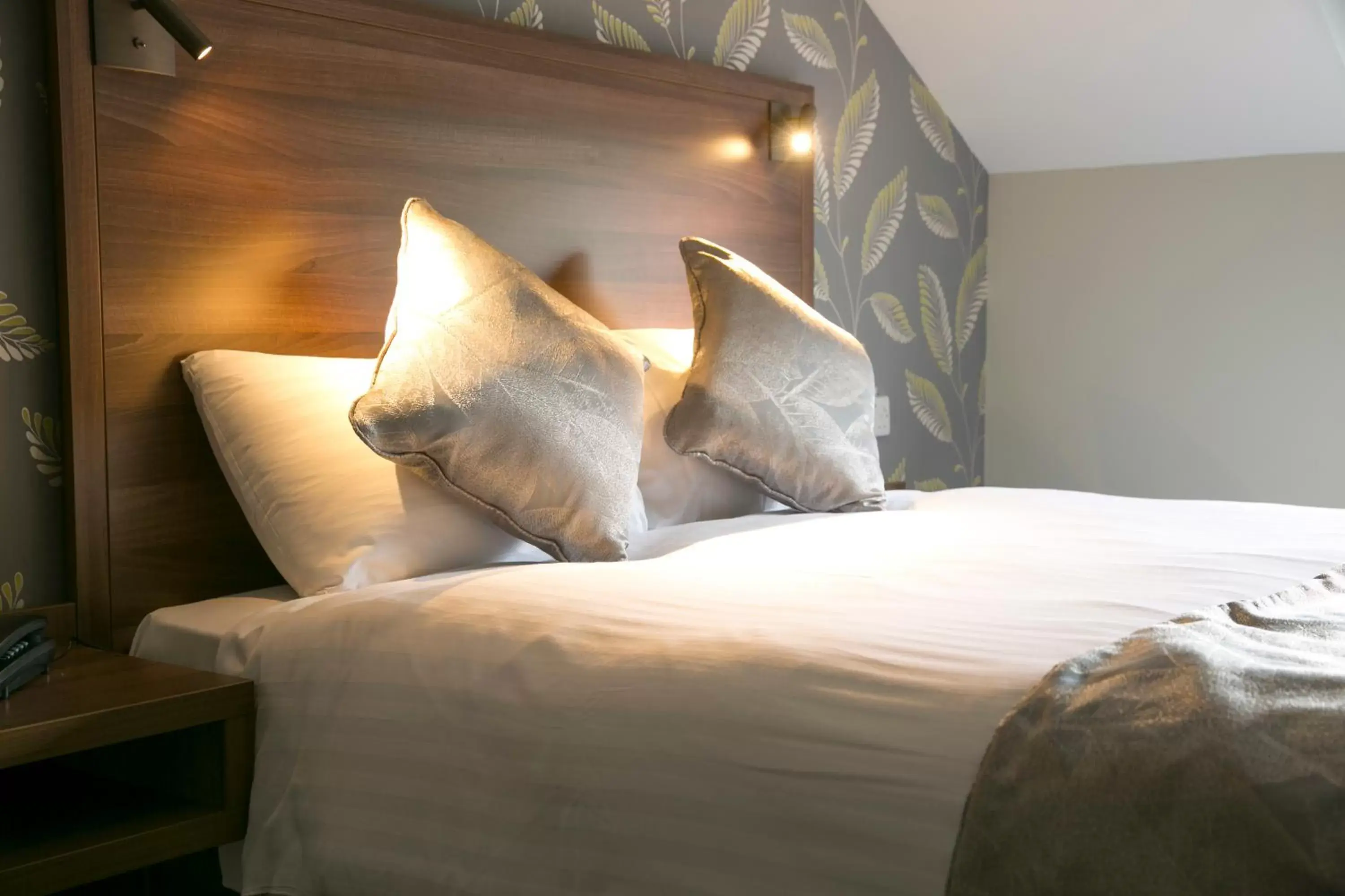 Bedroom, Bed in Manor Parc Hotel