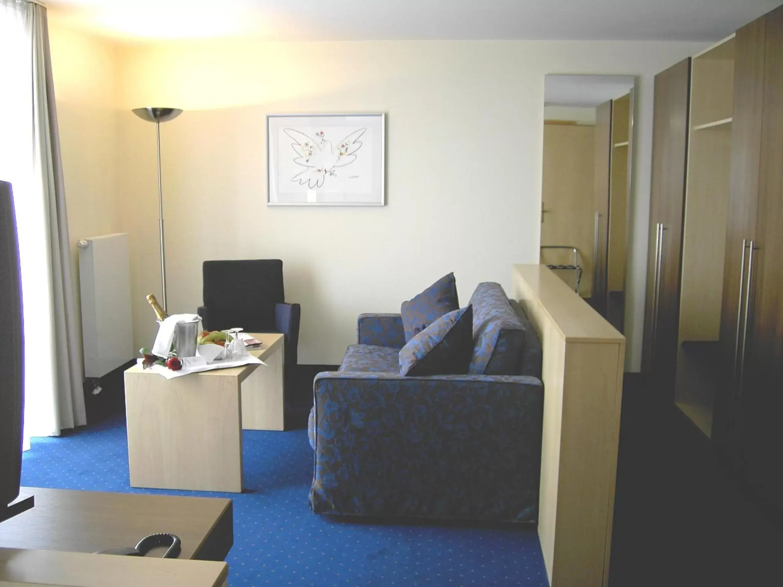 TV and multimedia, Seating Area in Hotel Flandrischer Hof