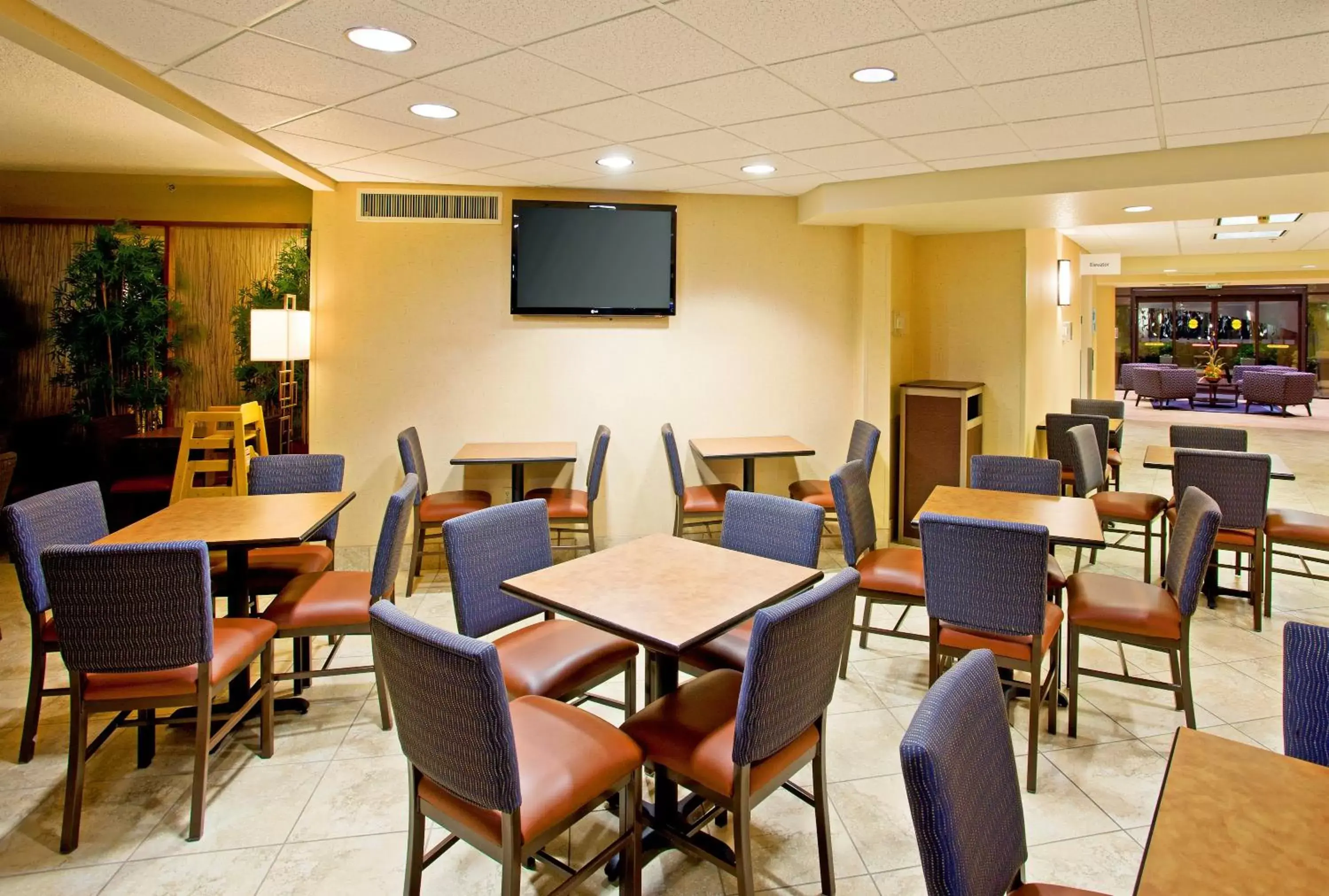 Restaurant/Places to Eat in Holiday Inn Express Scottsdale North, an IHG Hotel