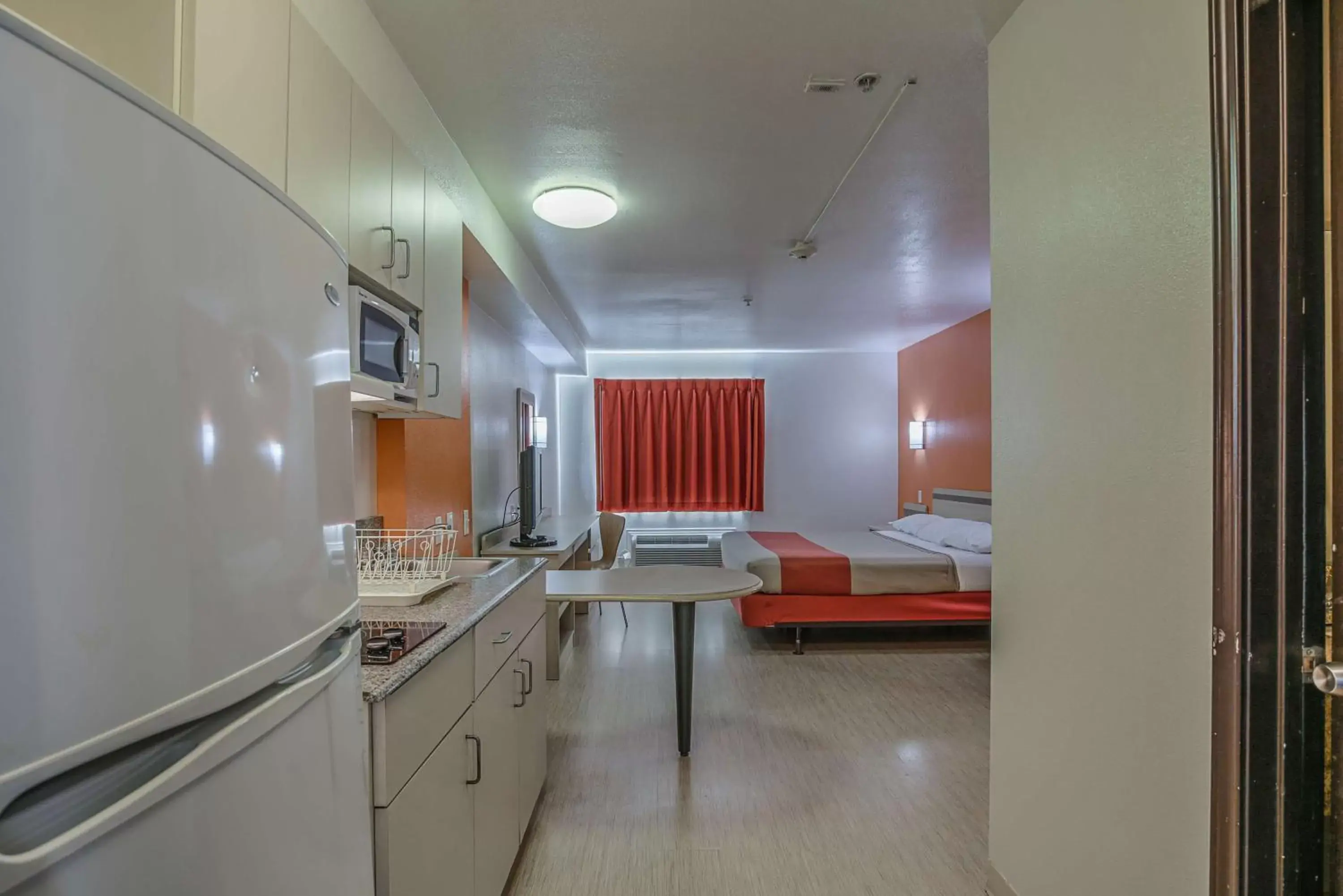 Kitchen or kitchenette, Room Photo in Motel 6-Pasadena, TX