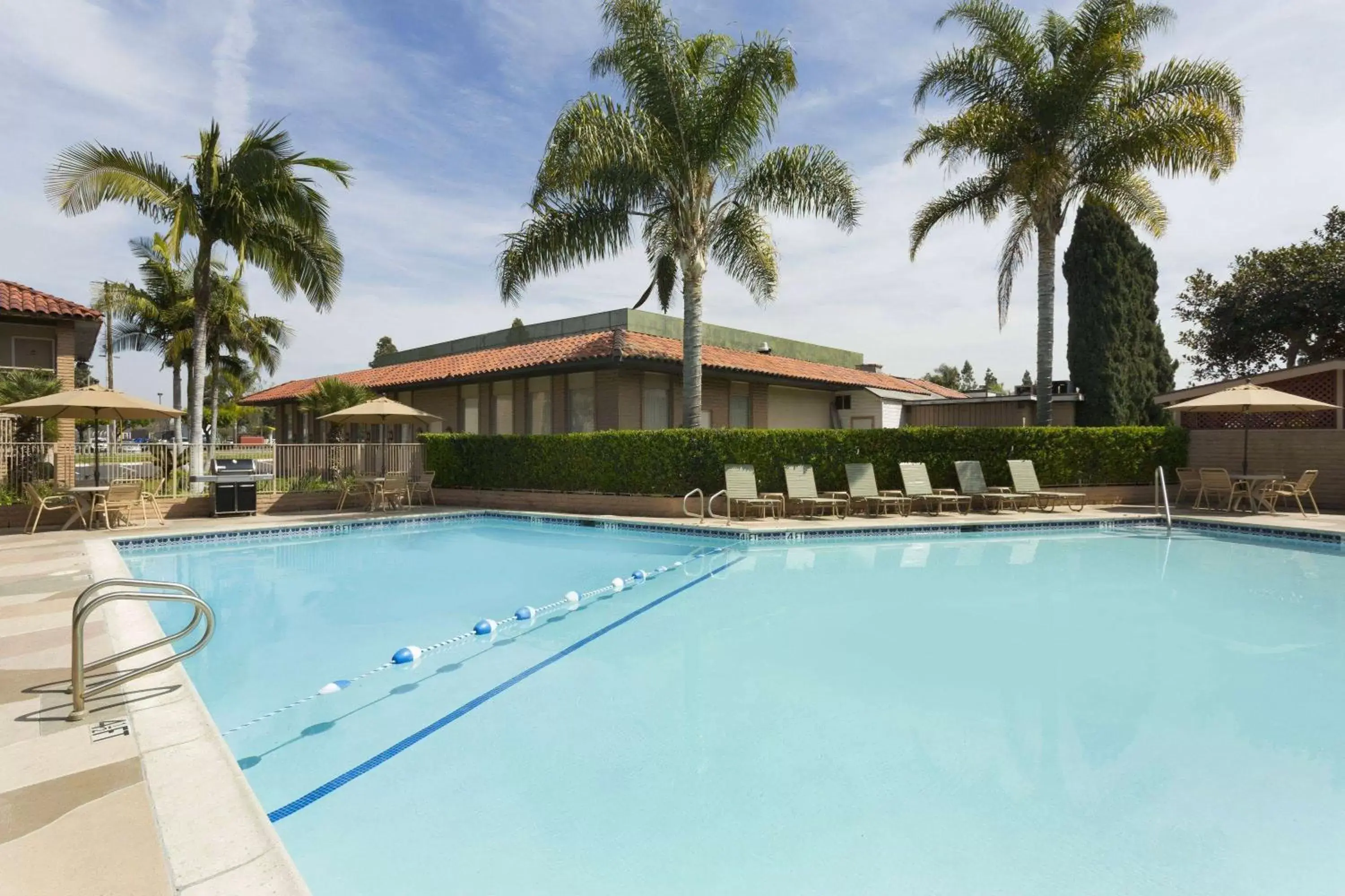 Pool view, Swimming Pool in Travelodge by Wyndham Orange County Airport/ Costa Mesa