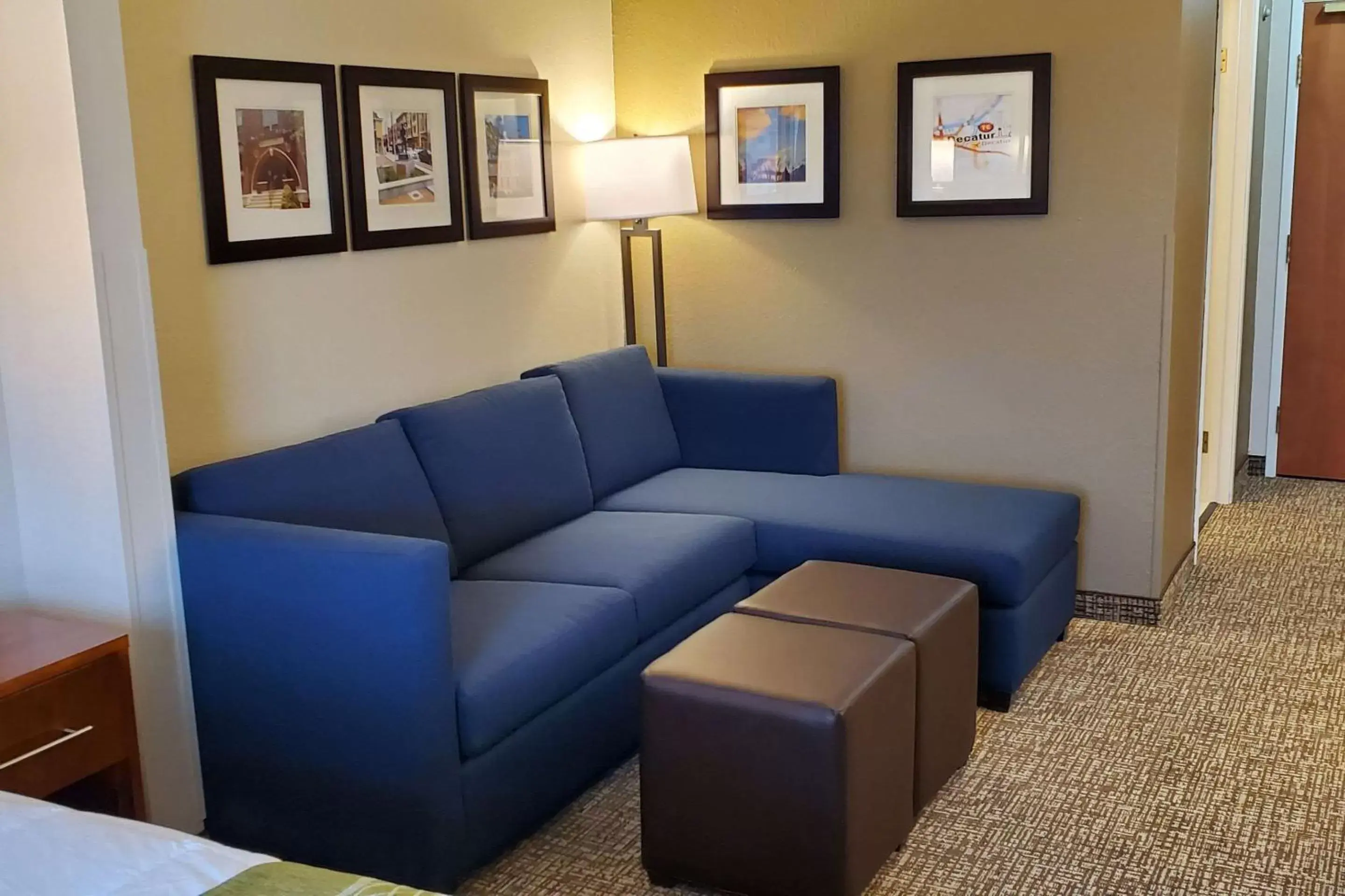 Photo of the whole room, Seating Area in Comfort Inn & Suites Decatur-Forsyth