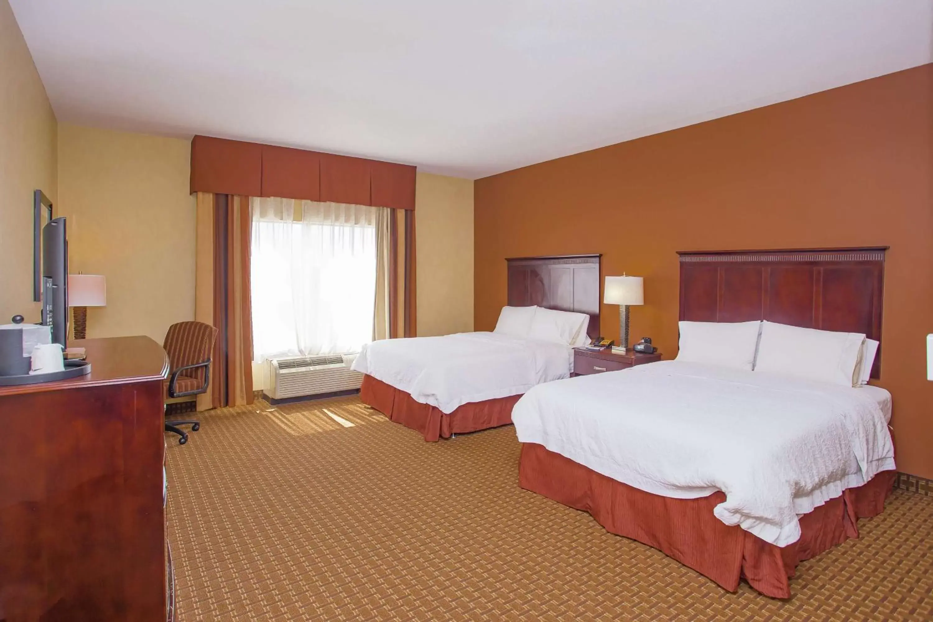 Bedroom, Bed in Hampton Inn & Suites Sevierville at Stadium Drive