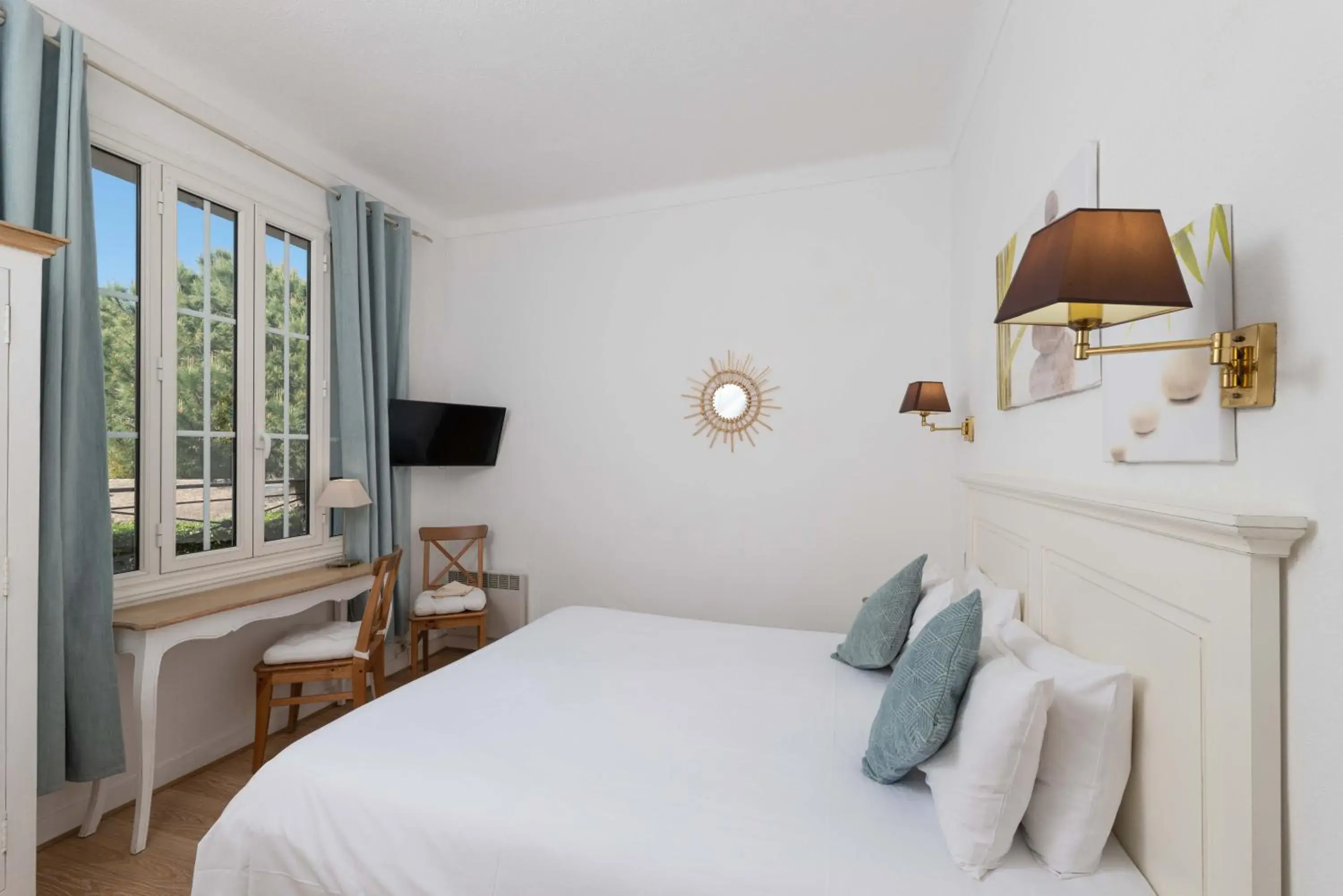 Photo of the whole room, Bed in Hôtel Beau Site - Cap d'Antibes