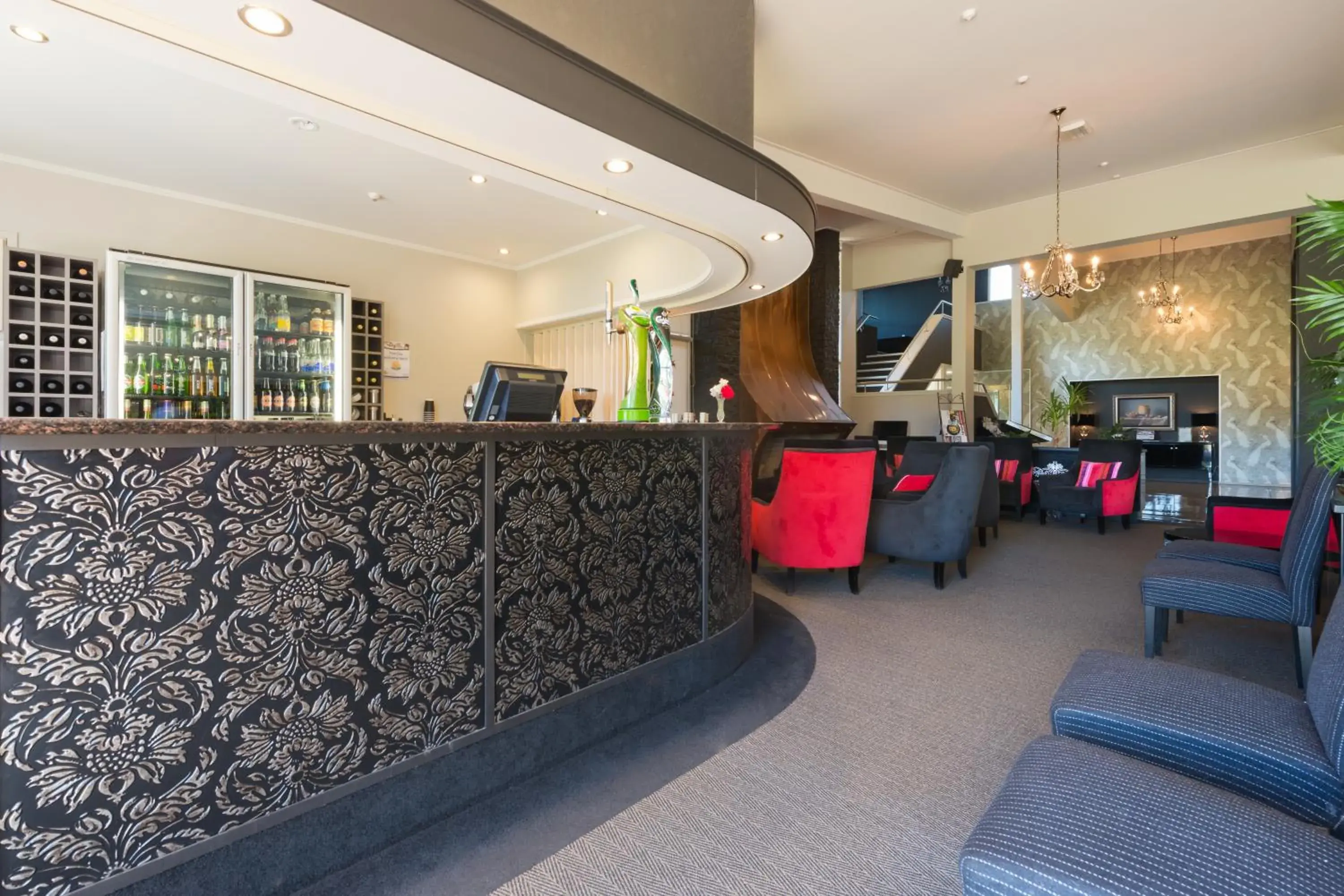 Lounge or bar, Lobby/Reception in Heartland Hotel Croydon