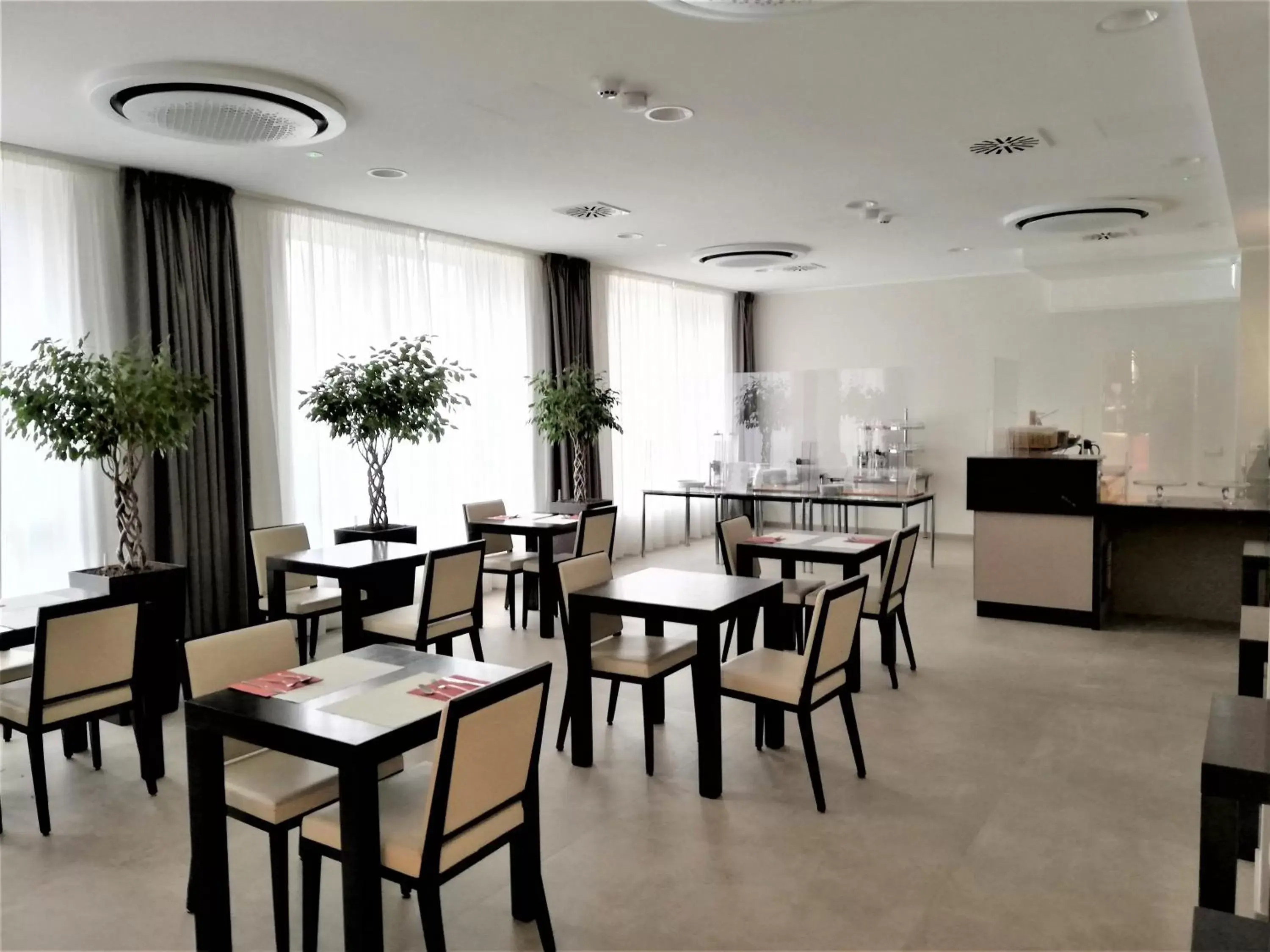 Area and facilities, Restaurant/Places to Eat in Novo Hotel Rossi