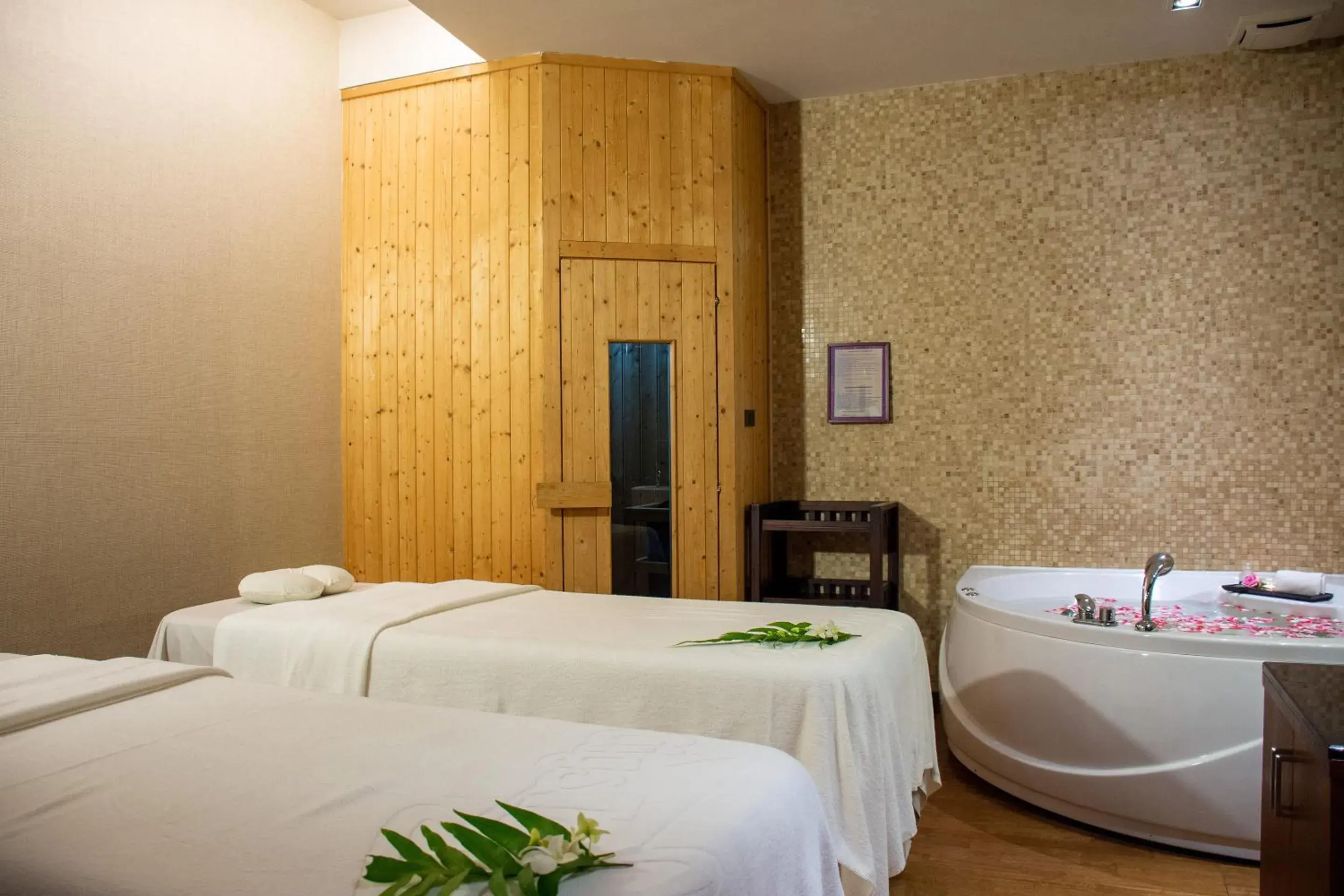 Spa and wellness centre/facilities in Grand Richmond Stylish Convention Hotel