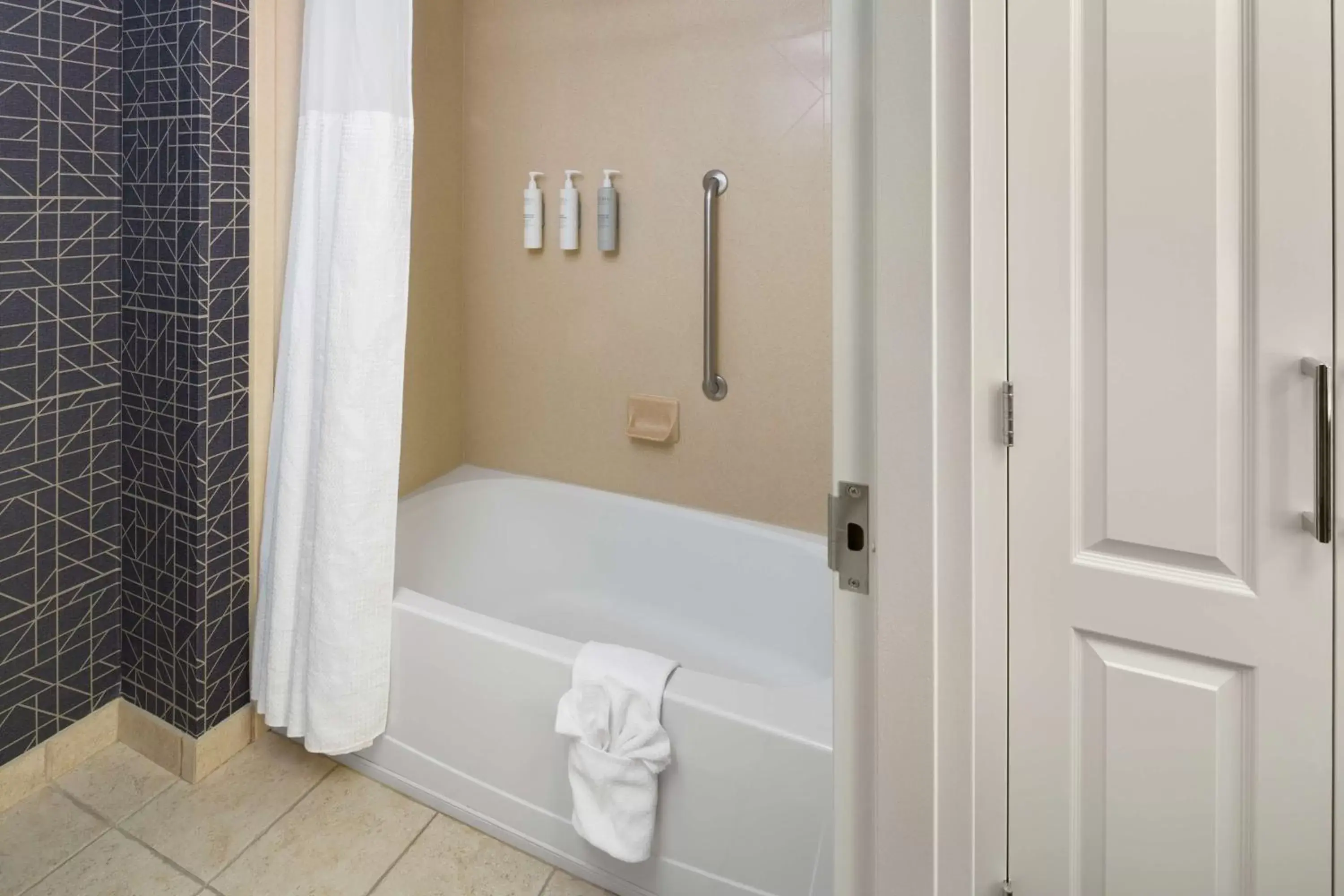 Bathroom in Homewood Suites by Hilton Newburgh-Stewart Airport