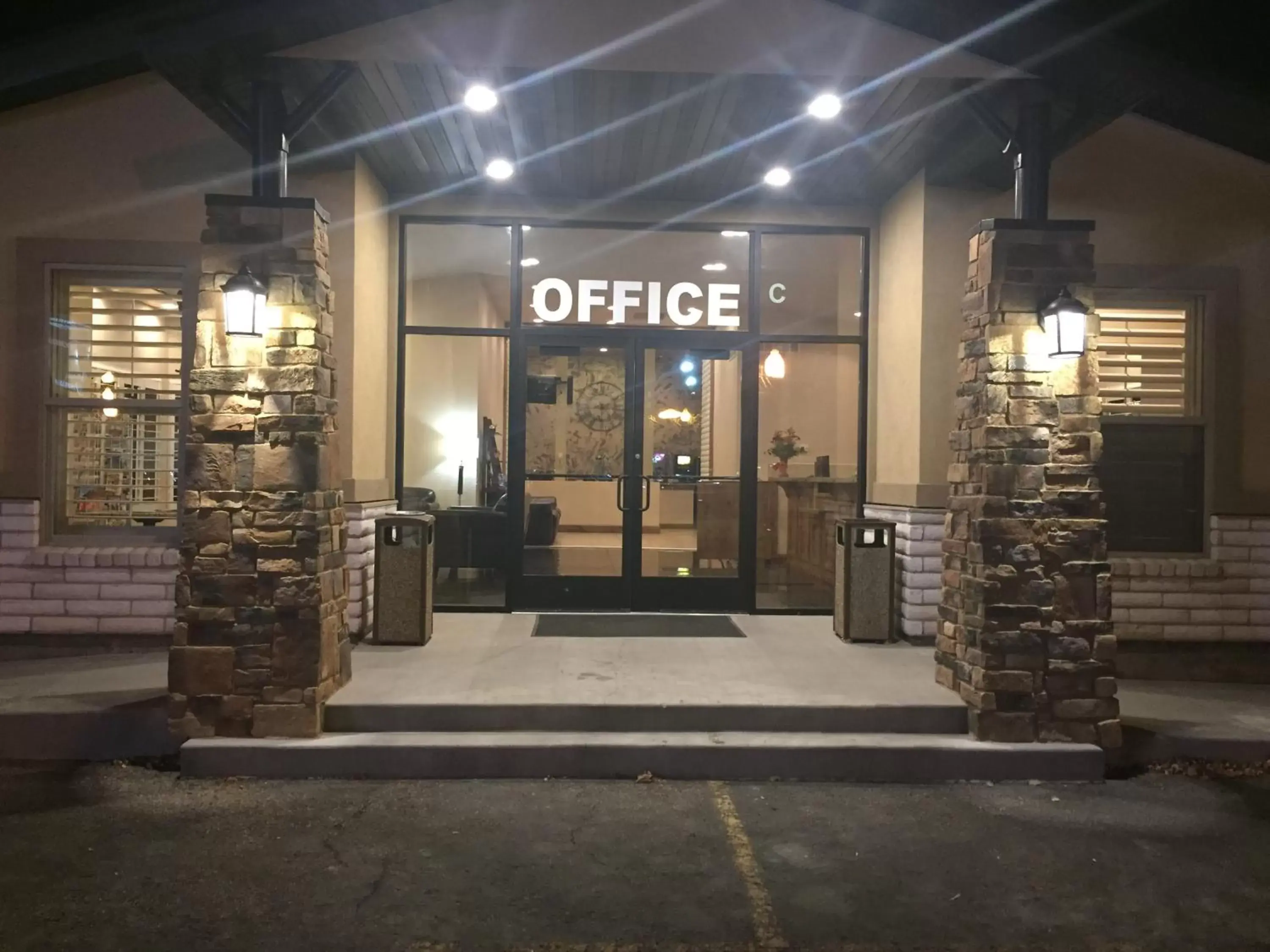 Property building in Dinosaur Inn & Suites Property building in Dinosaur Inn & Suites