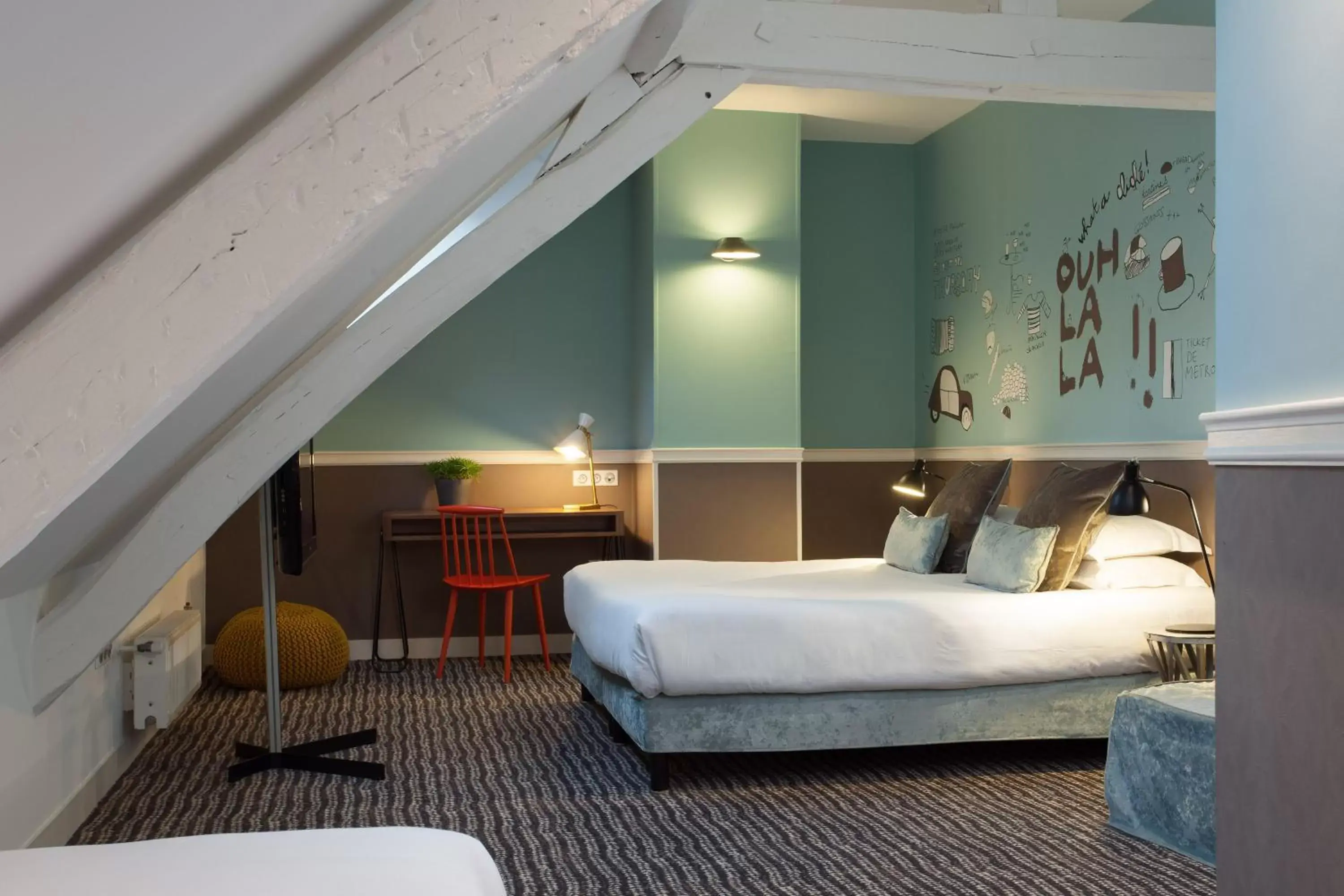 Bedroom, Bed in Hôtel des 3 Poussins