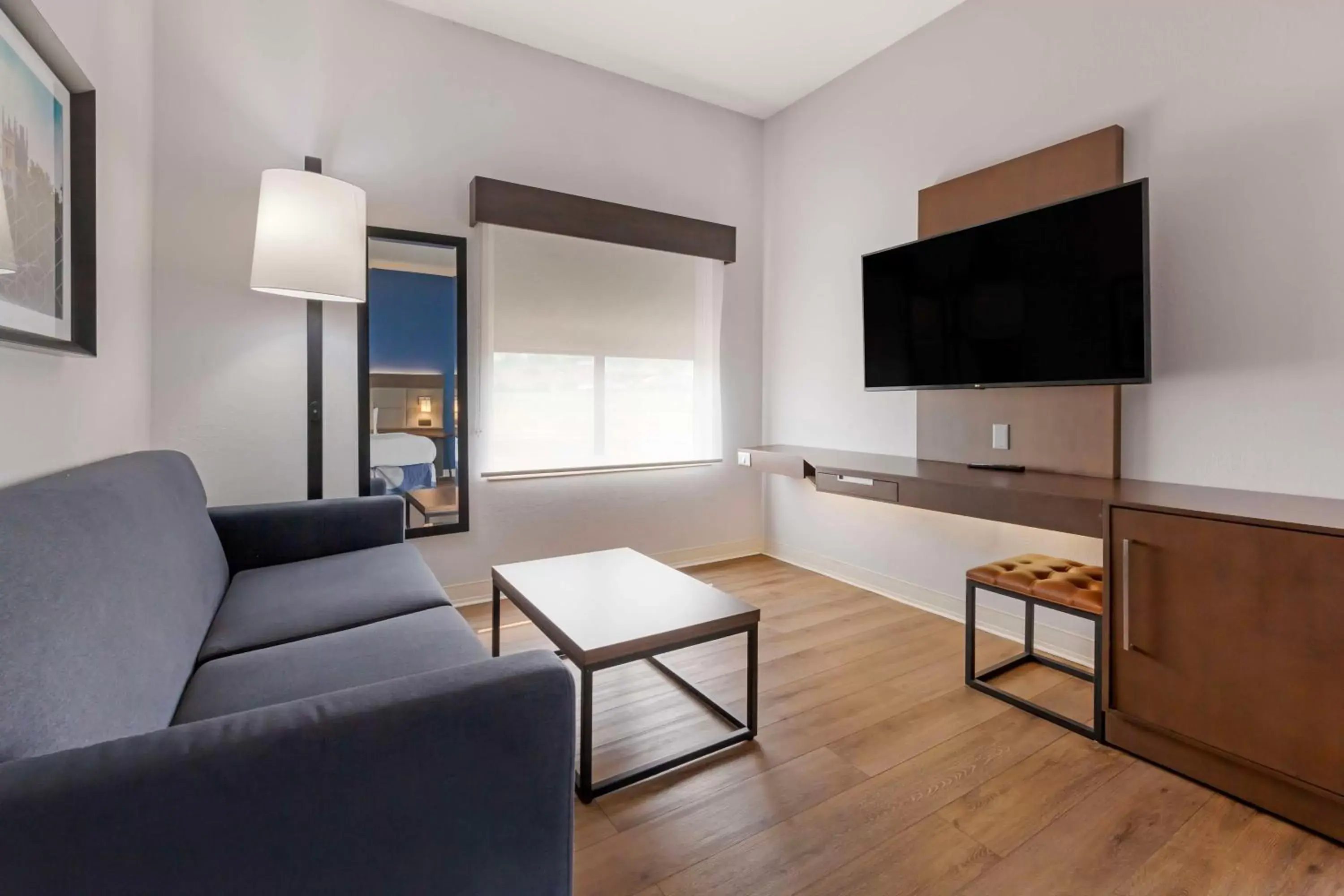 Bedroom, Seating Area in Best Western Sycamore Inn