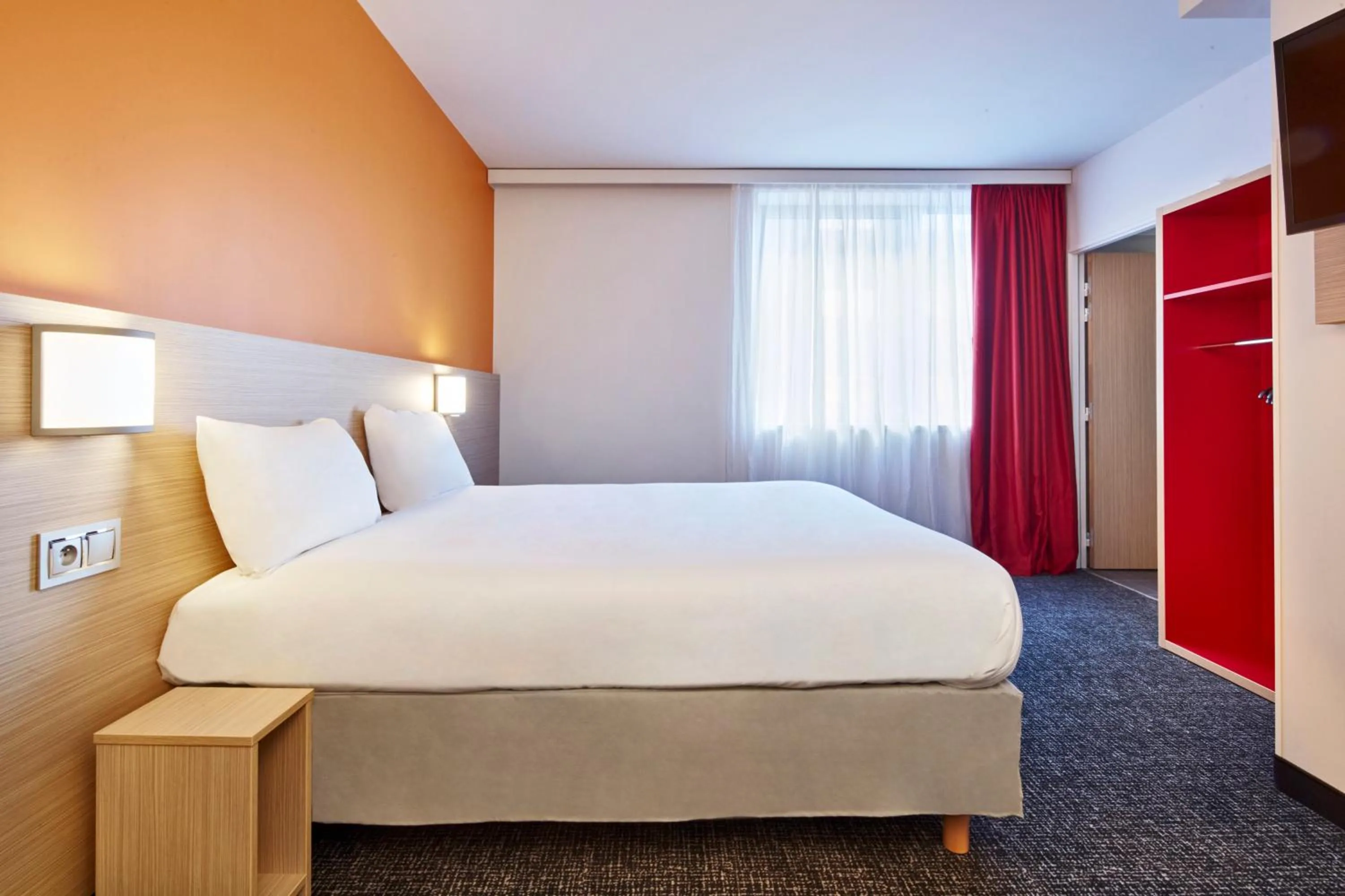 Photo of the whole room, Bed in Kyriad ECO - Clermont Ferrand Estaing