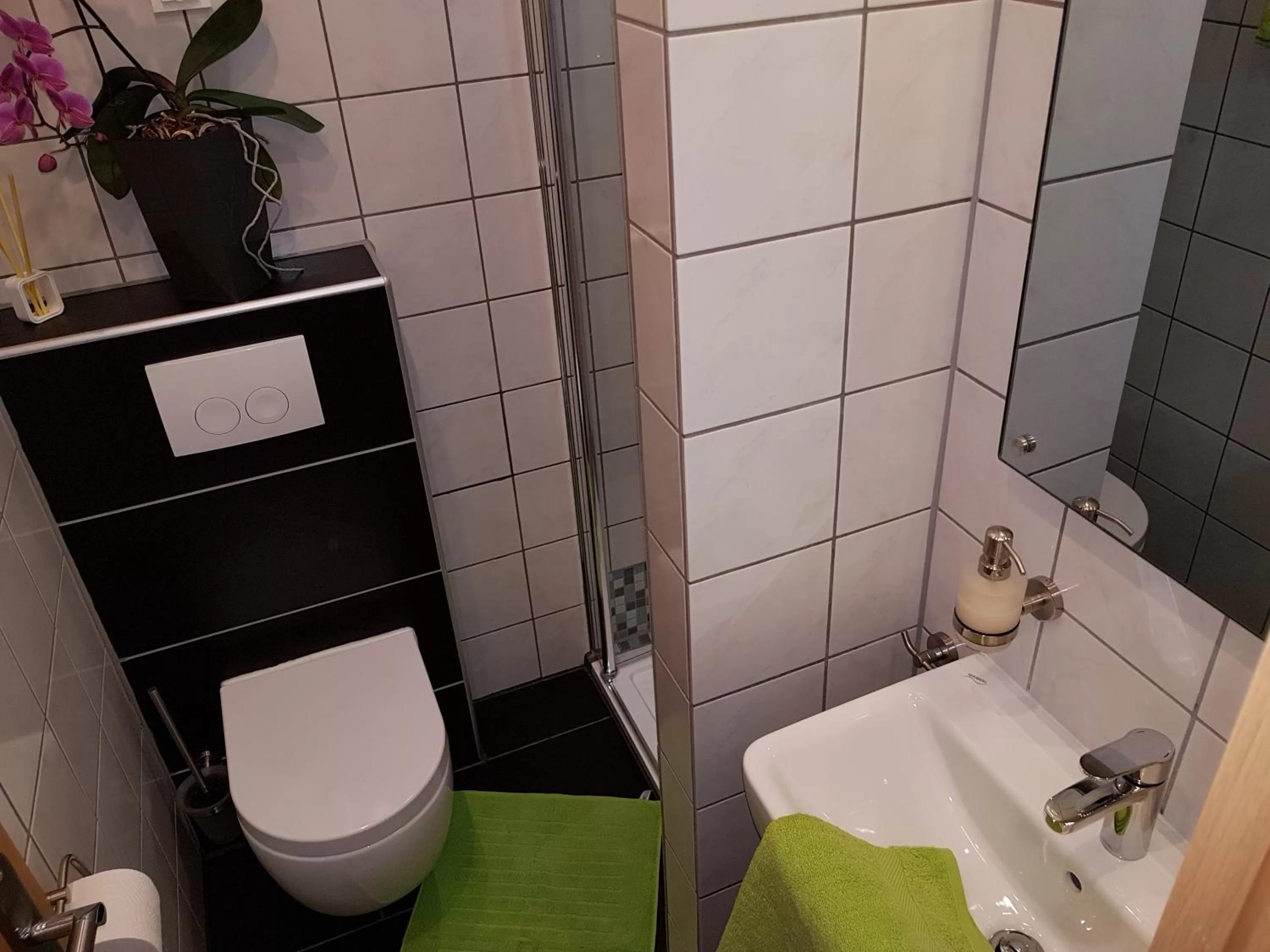 Photo of the whole room in Hotel Exquisite