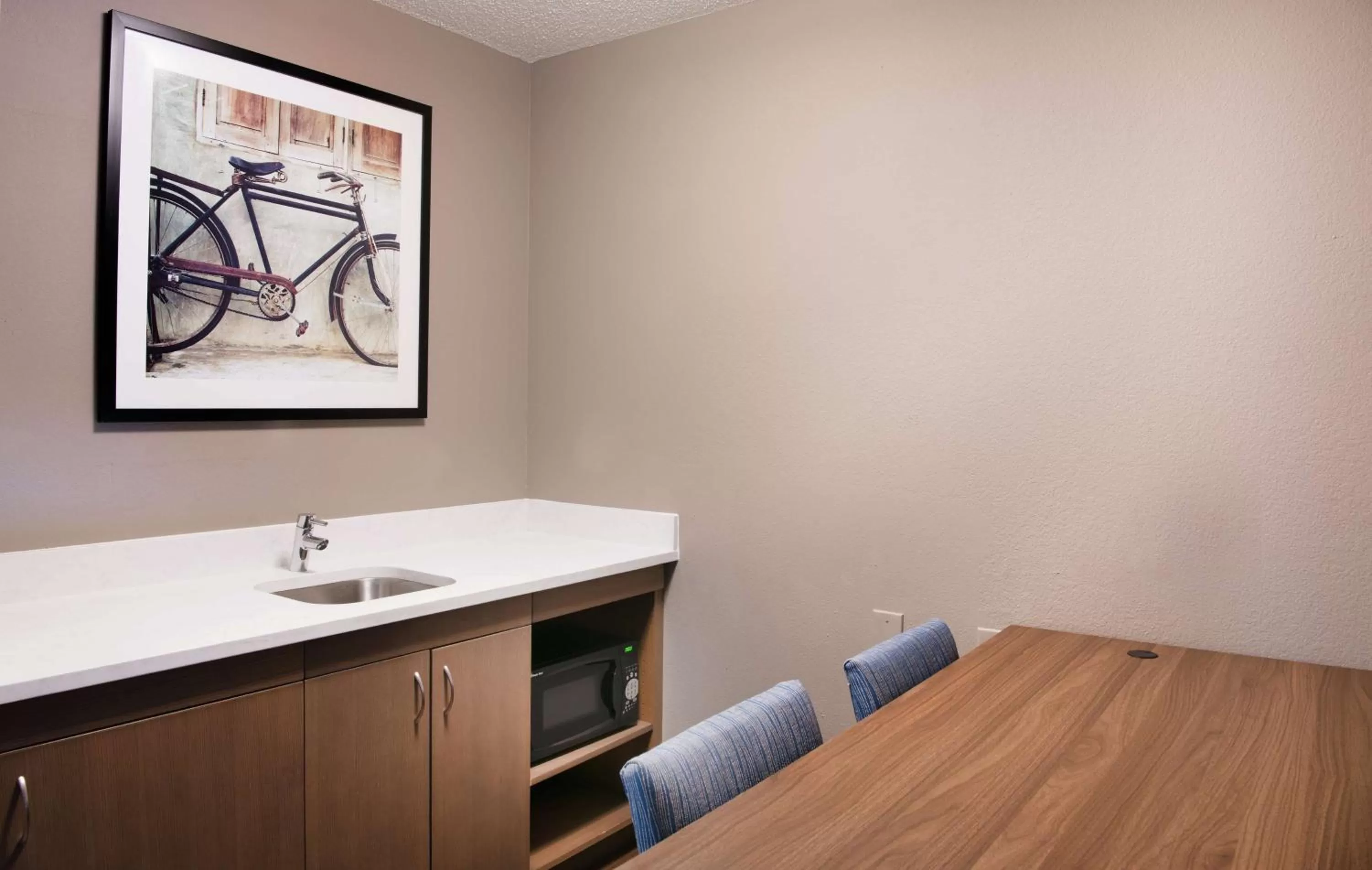 Kitchen or kitchenette in Hampton Inn Cleveland-Solon