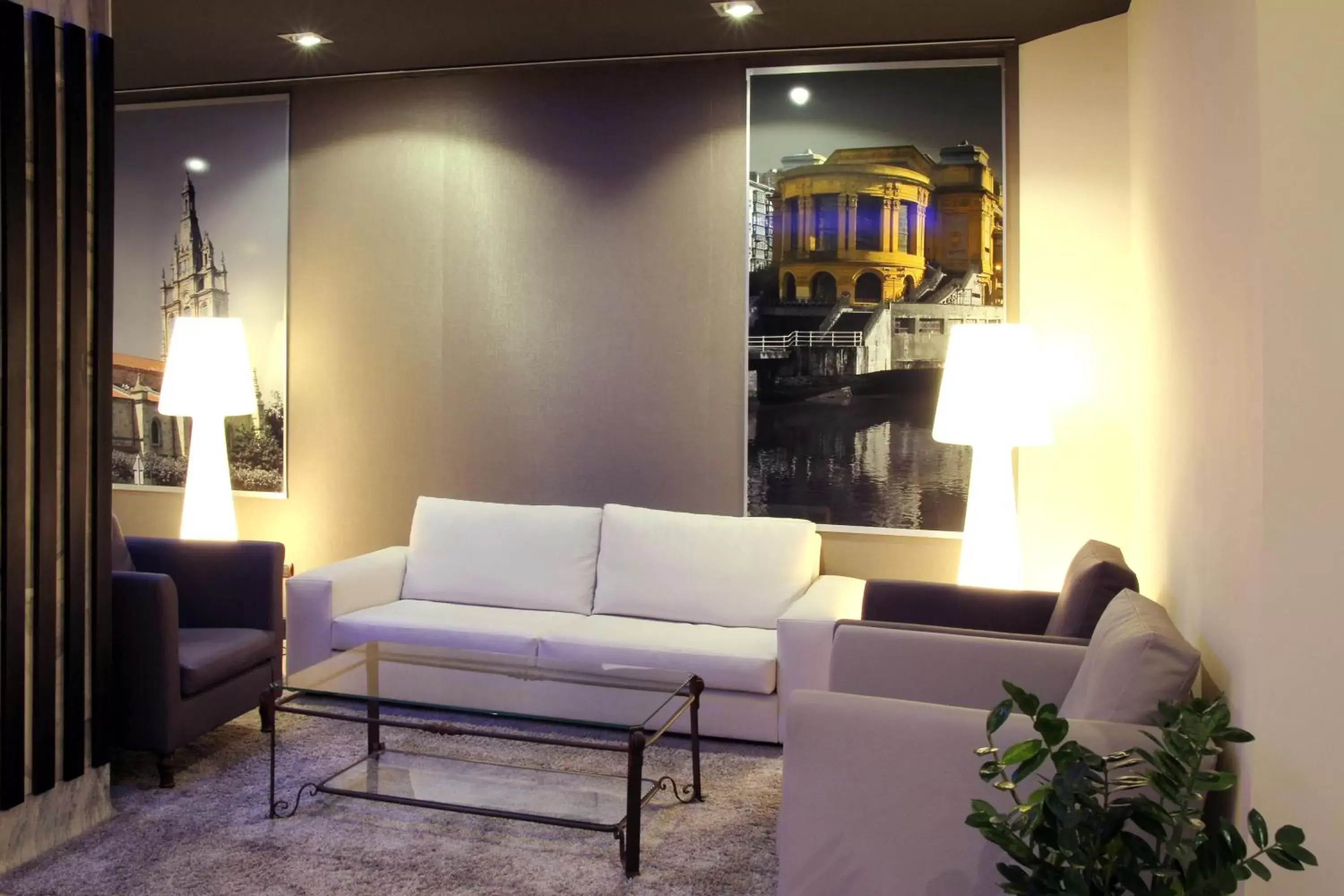 Communal lounge/ TV room, Seating Area in Hotel Conde Duque Bilbao